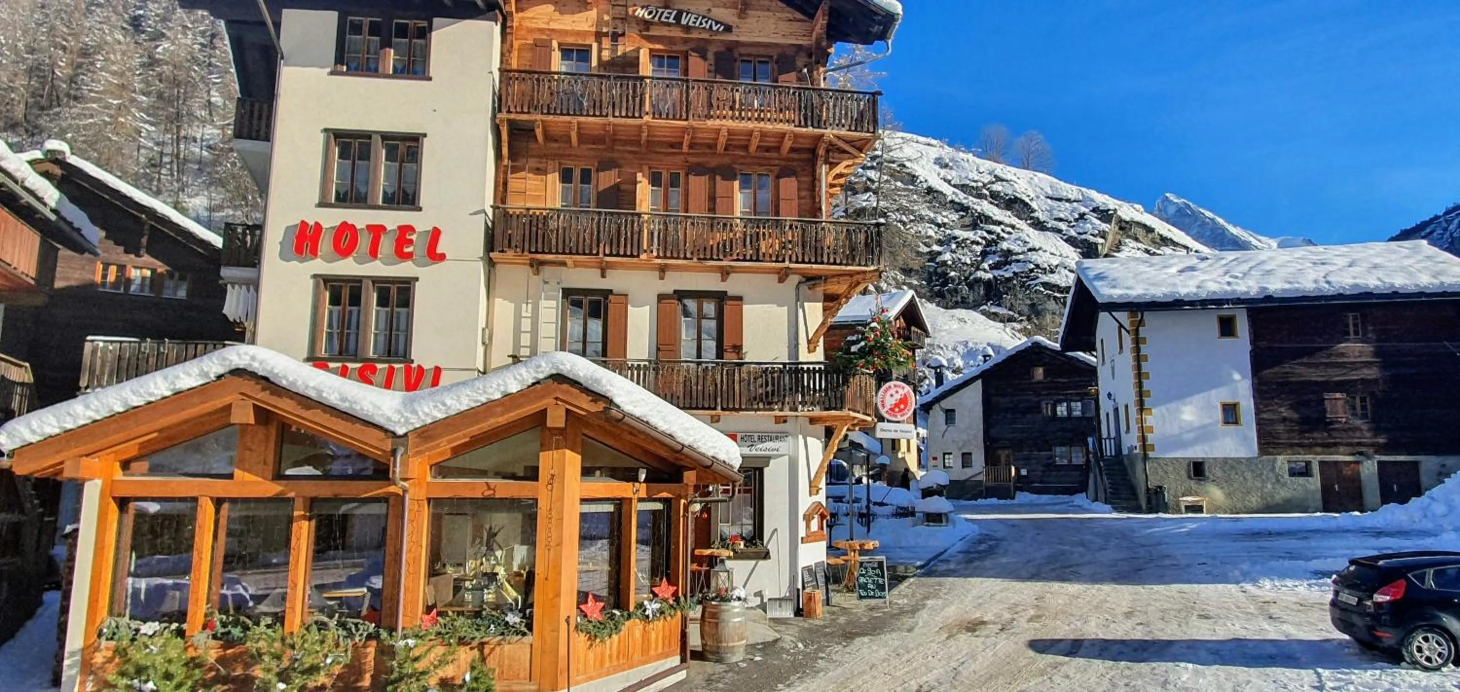 Property building in Hôtel Dents de Veisivi