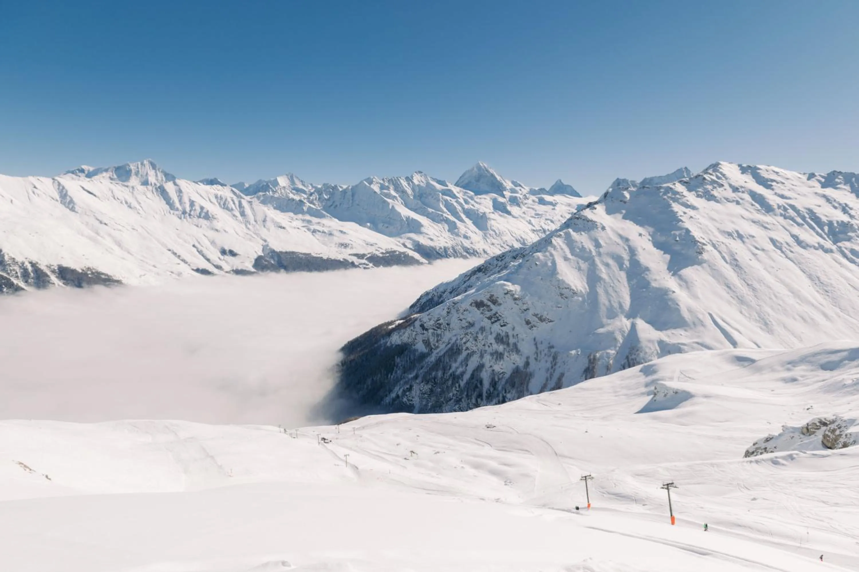 Skiing in Hôtel Dents de Veisivi