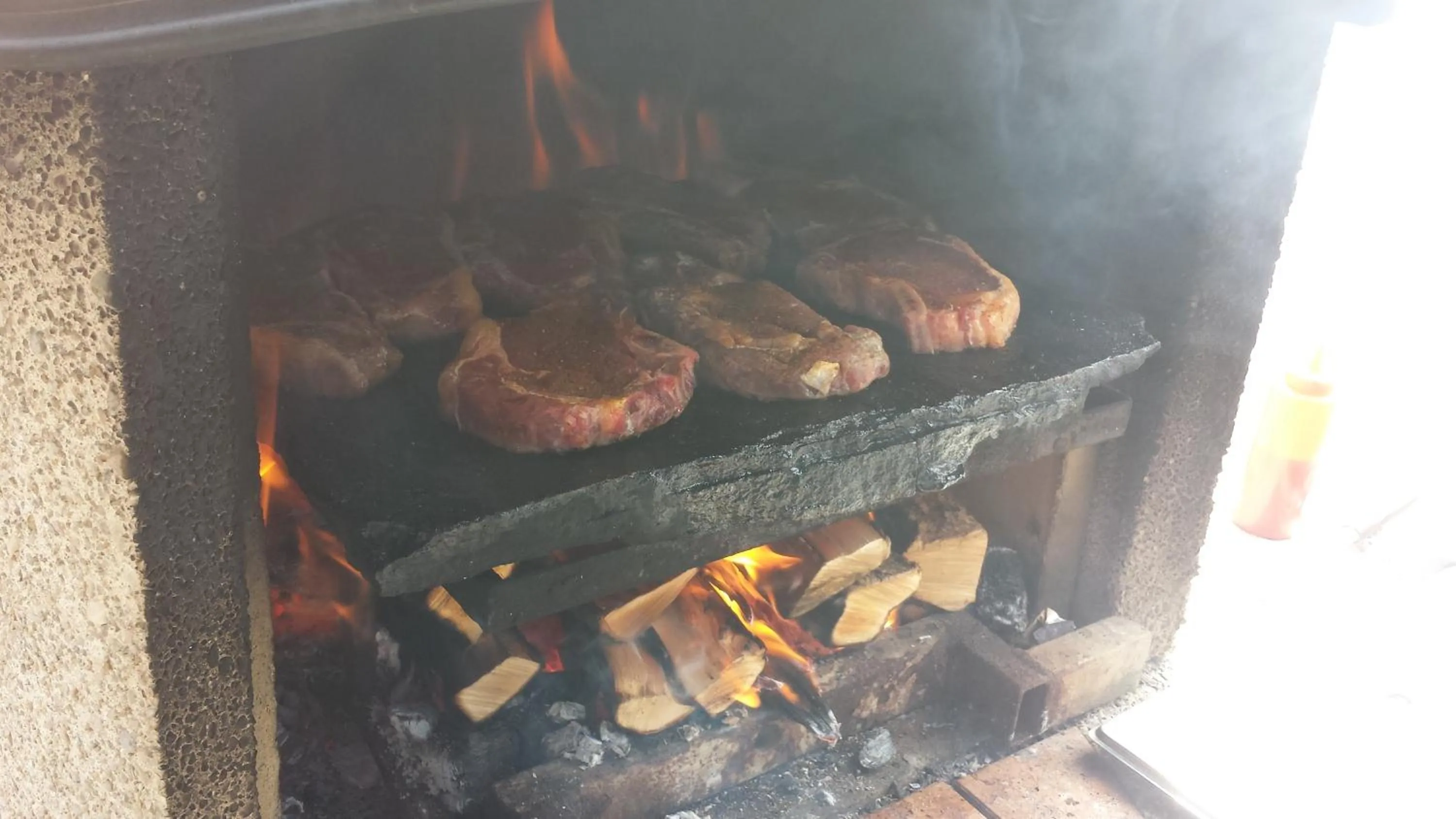 Patio in Hôtel Dents de Veisivi