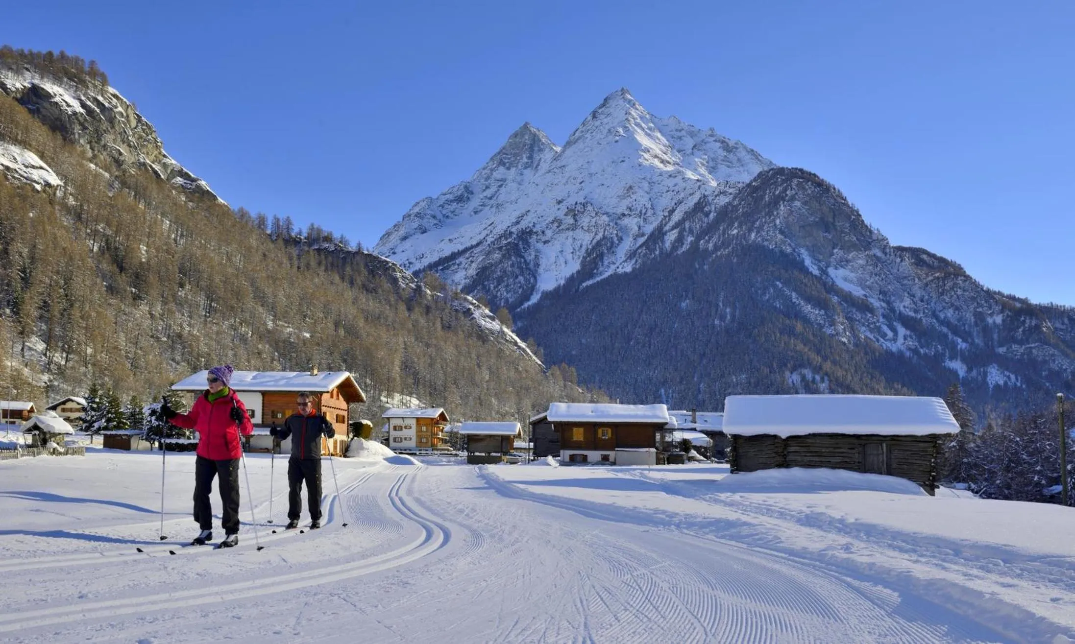 Skiing in Hôtel Dents de Veisivi