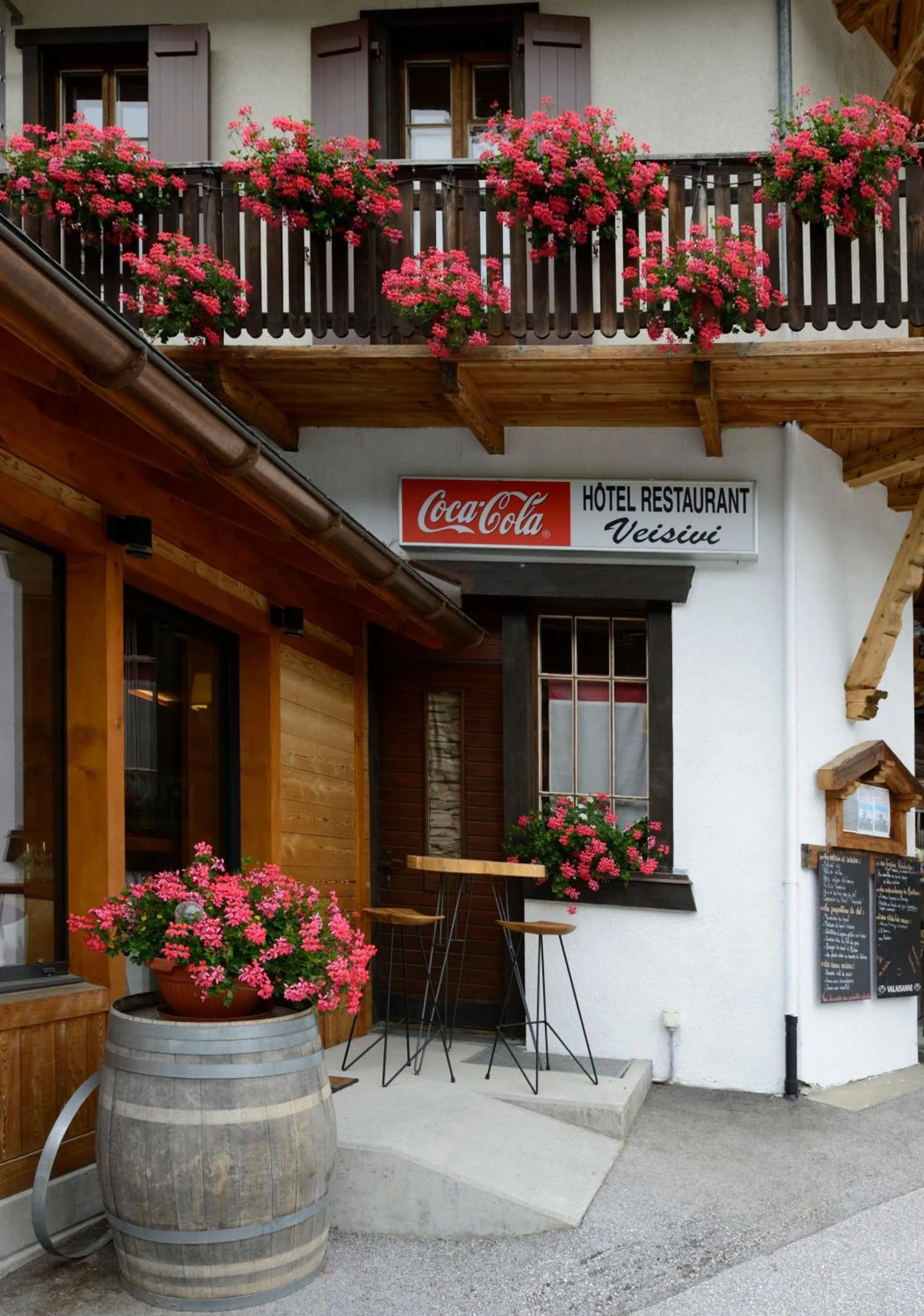 Patio in Hôtel Dents de Veisivi