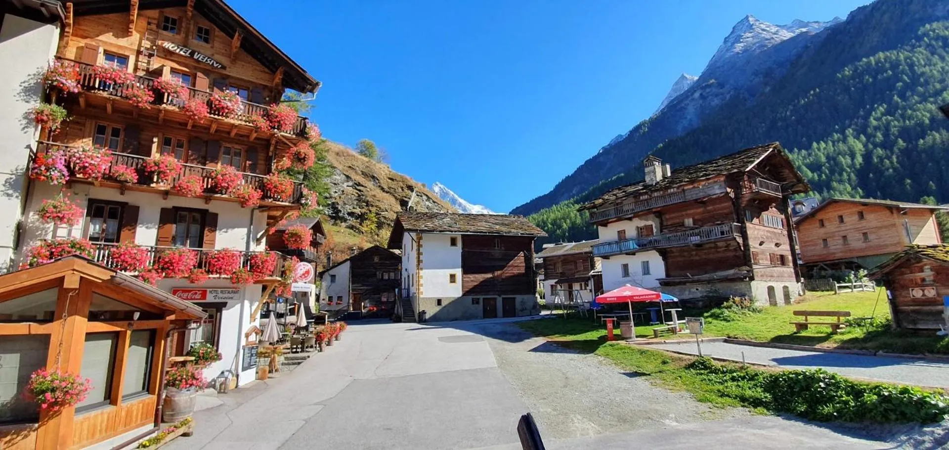 City view in Hôtel Dents de Veisivi