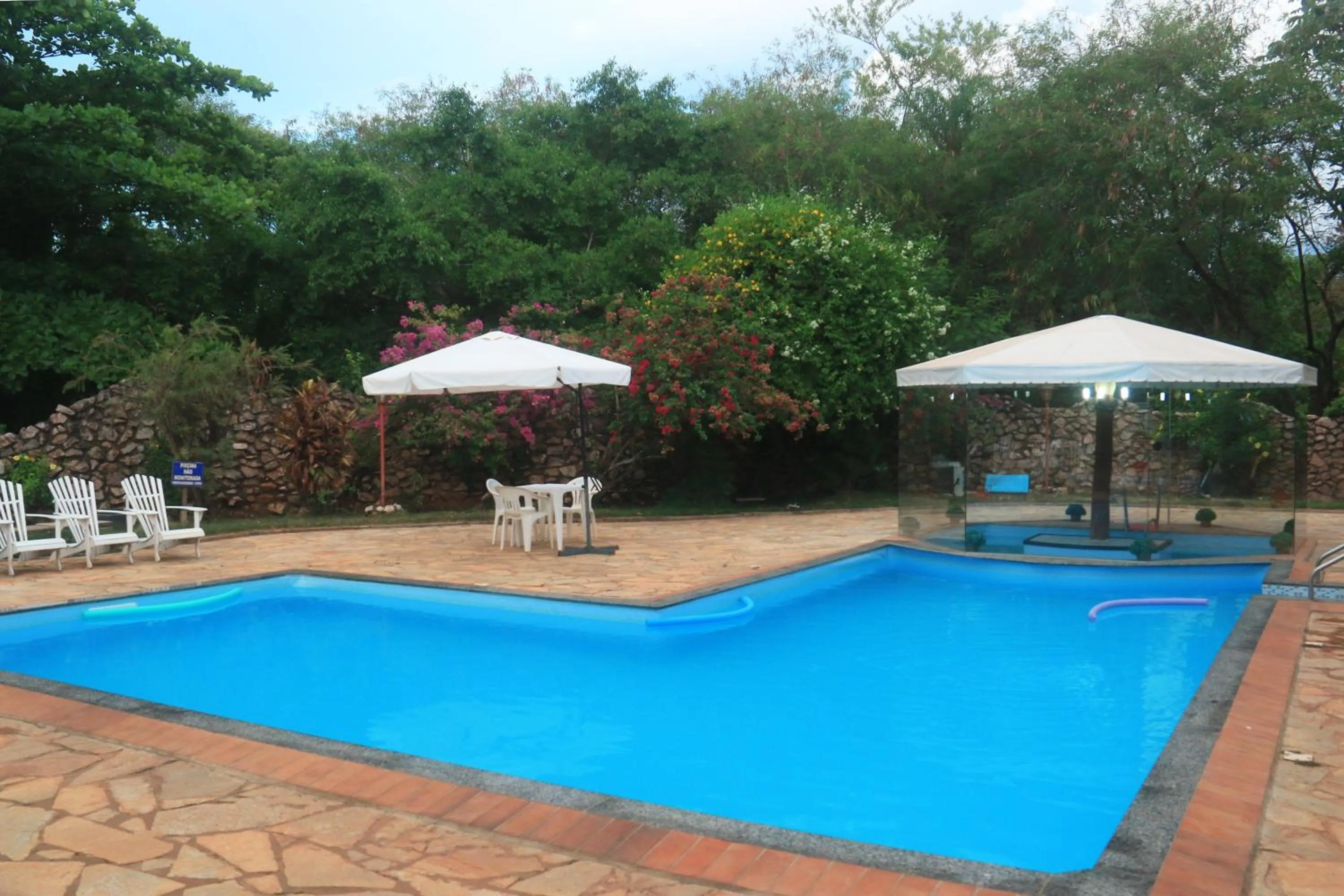 Swimming pool in Hotel Pousada Bonsai