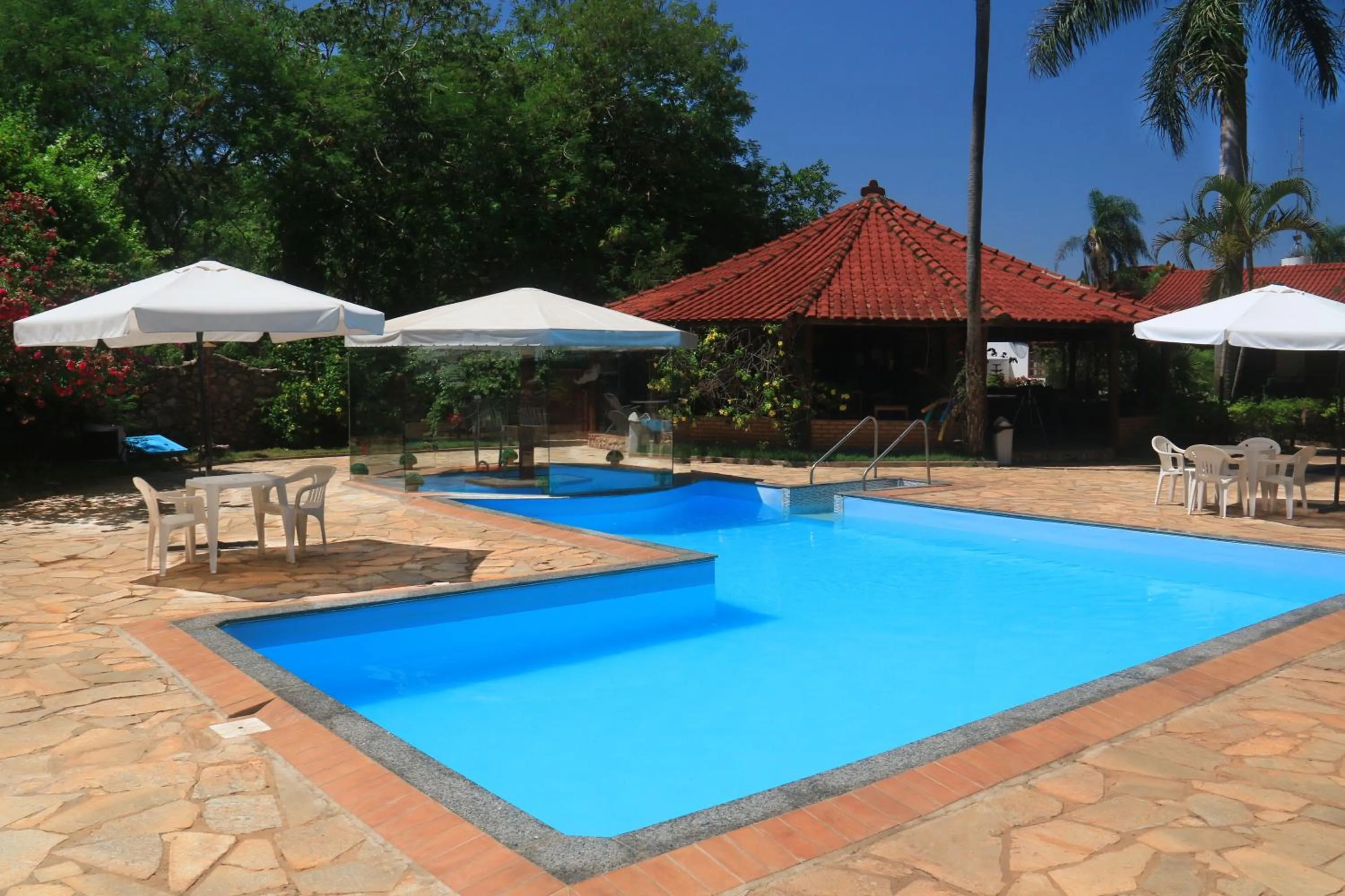 Swimming pool in Hotel Pousada Bonsai