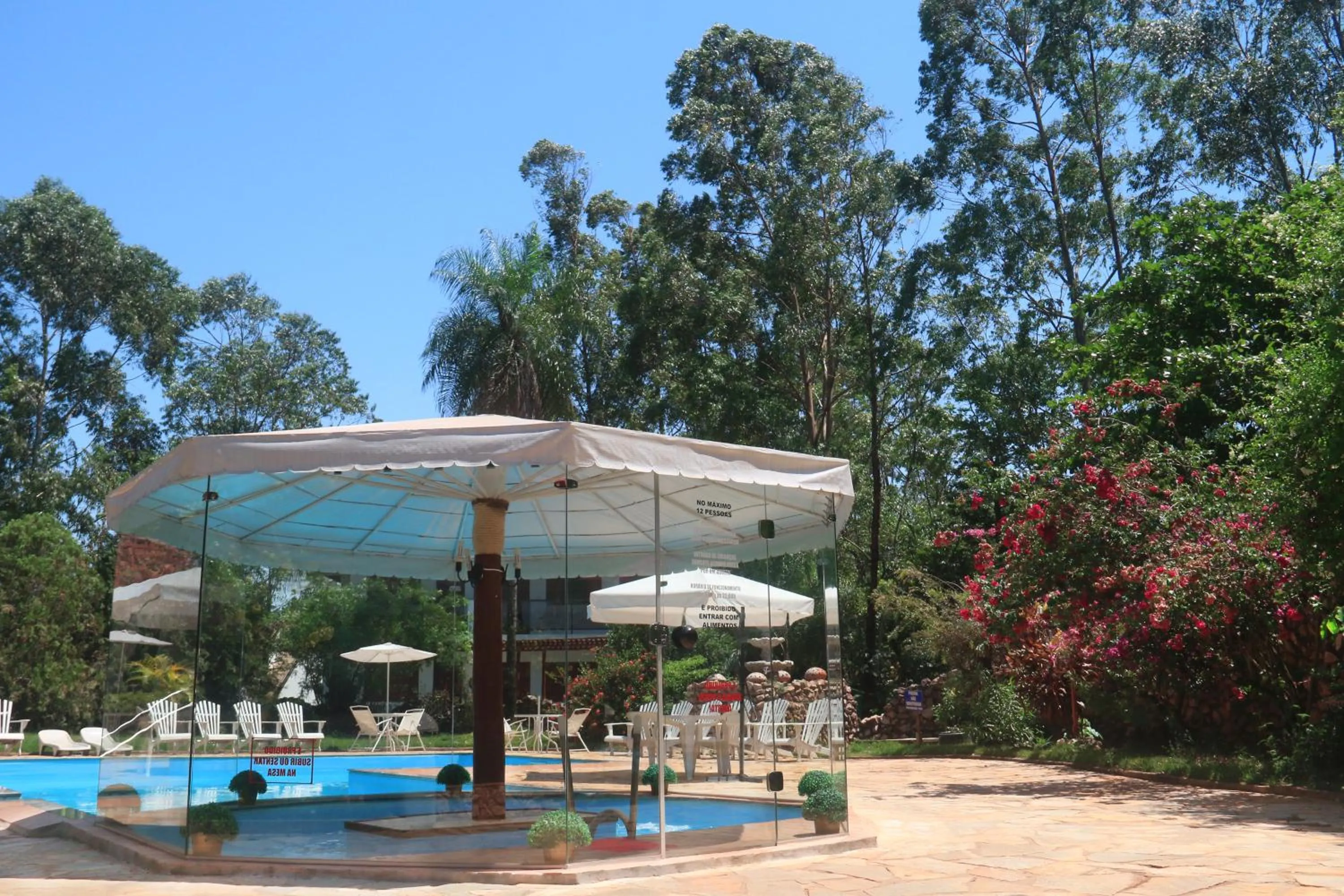 Swimming pool in Hotel Pousada Bonsai