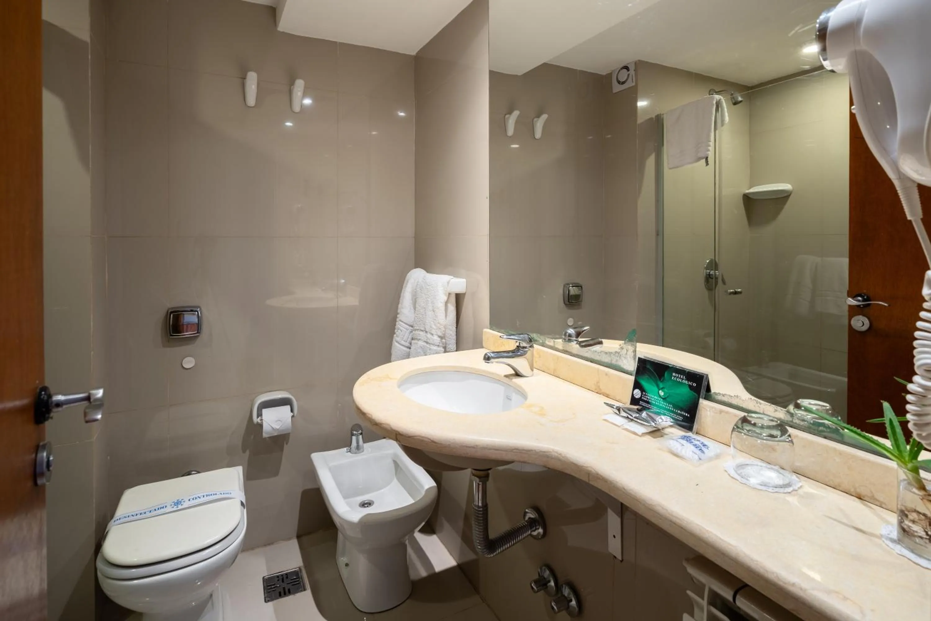 Shower in Lagos Andinos