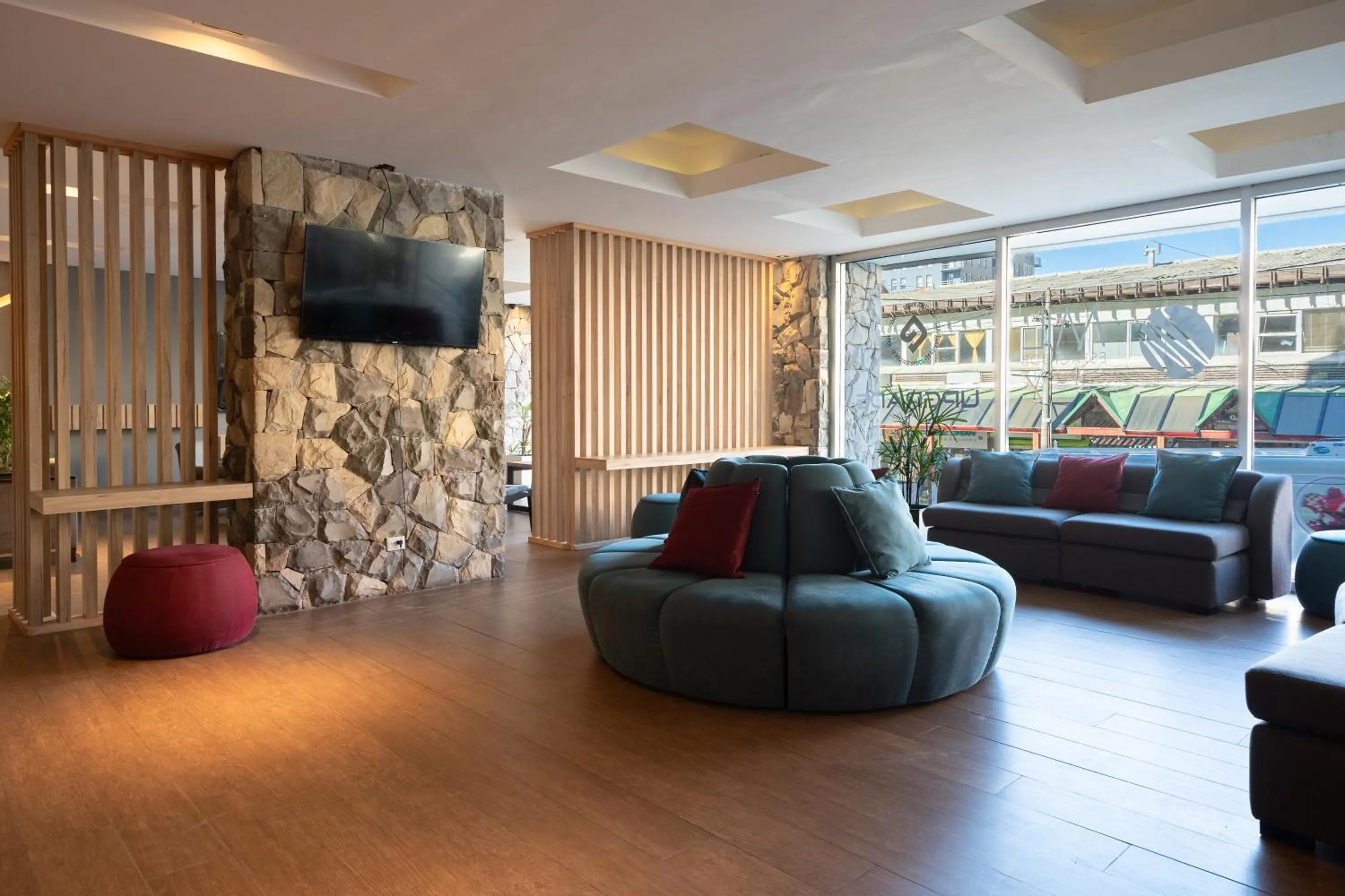 Communal lounge/ TV room in Lagos Andinos