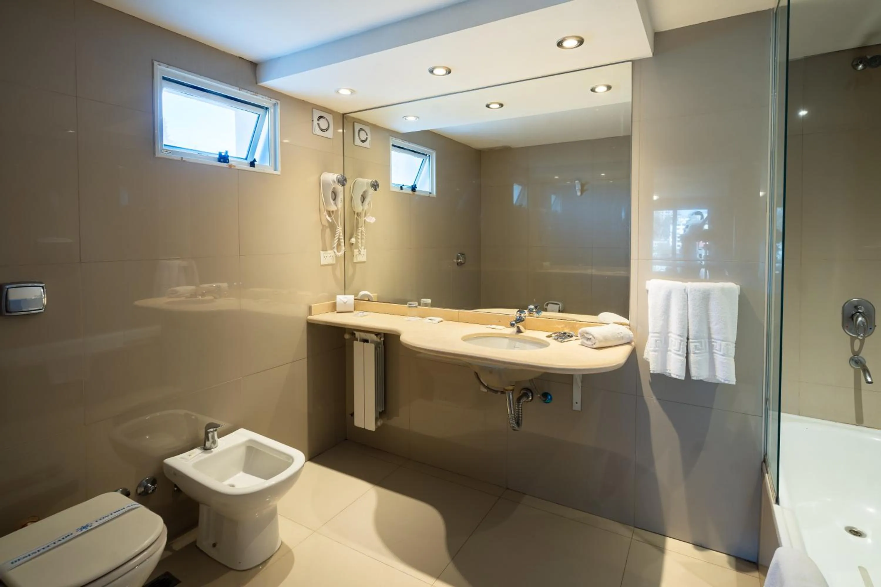 Shower in Lagos Andinos