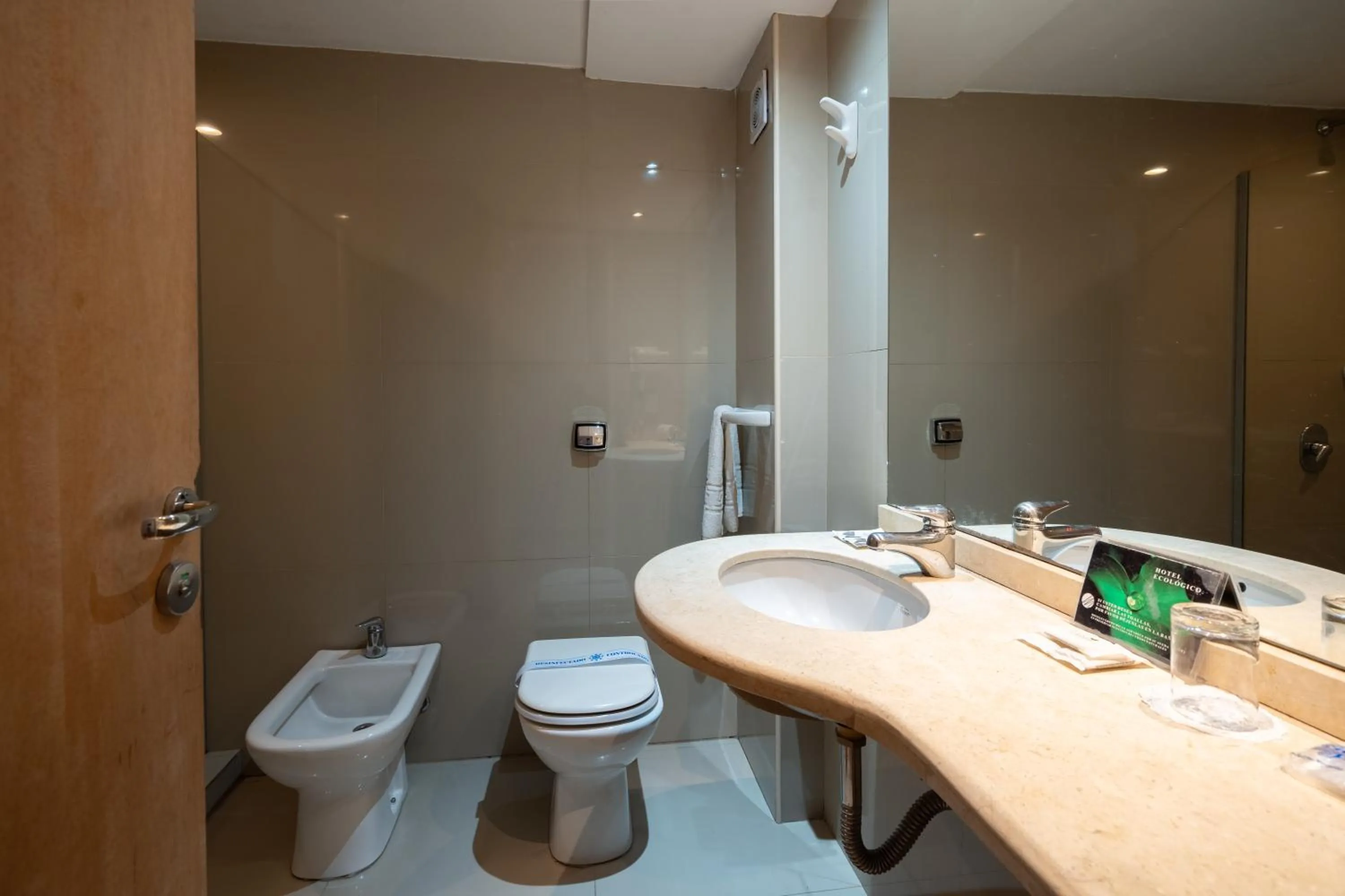 Toilet in Lagos Andinos