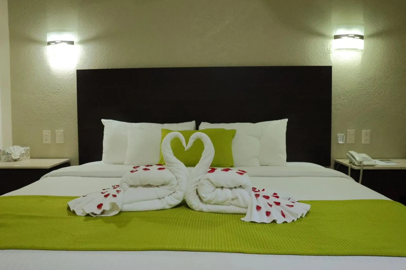 Photo of the whole room, Bed in Hotel Chablis Palenque