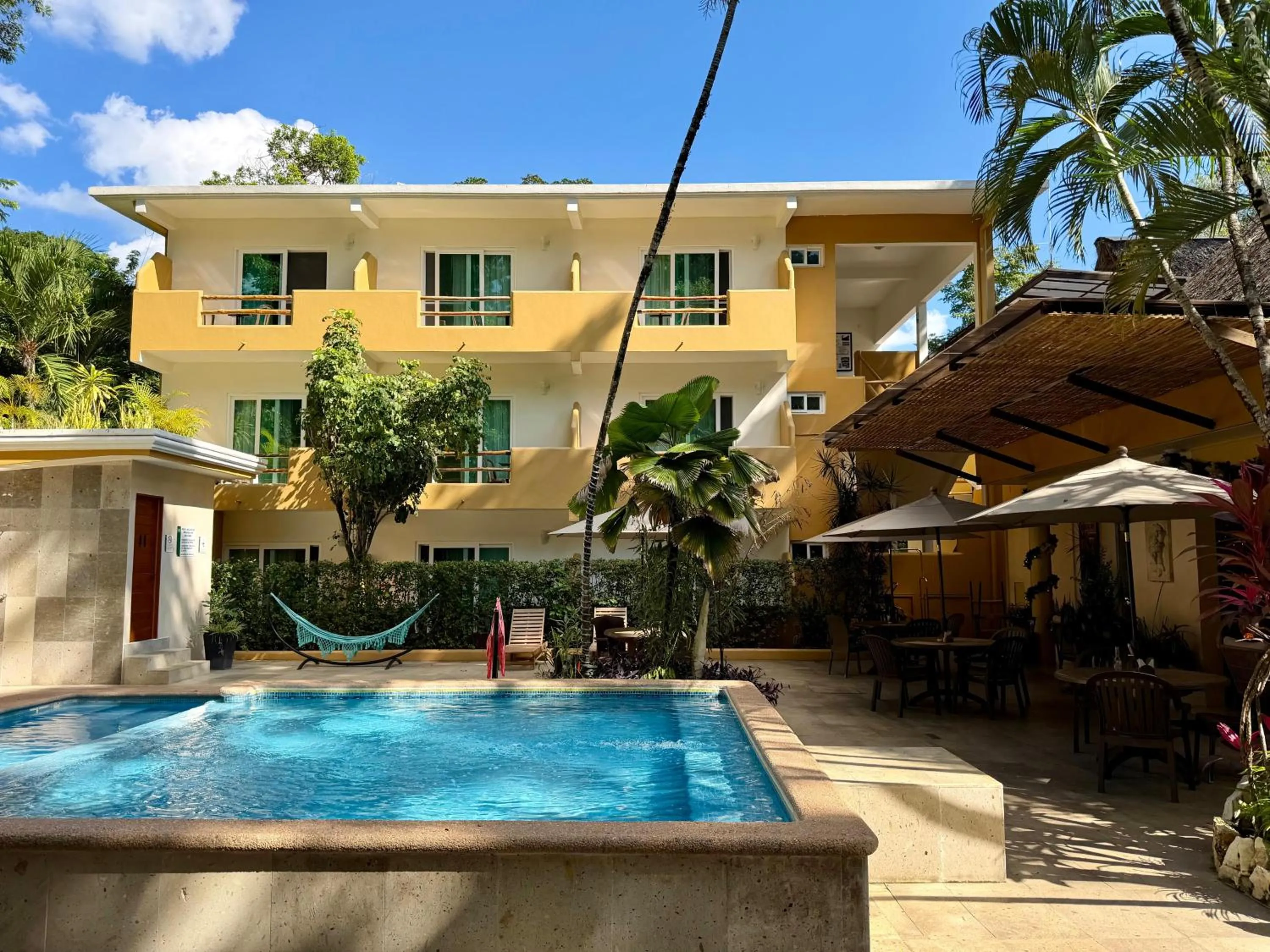 Pool view in Hotel Chablis Palenque