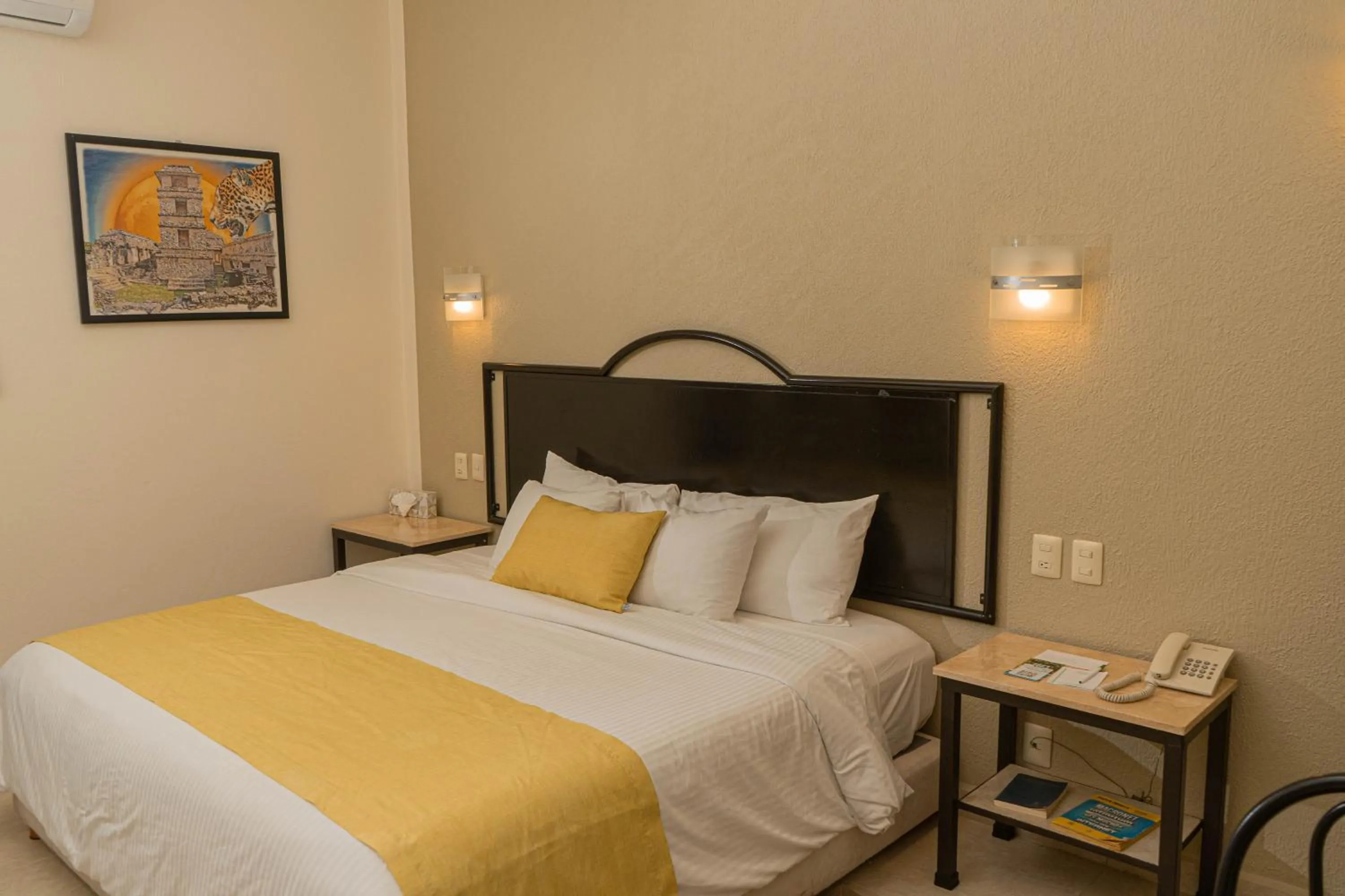 View (from property/room), Bed in Hotel Chablis Palenque