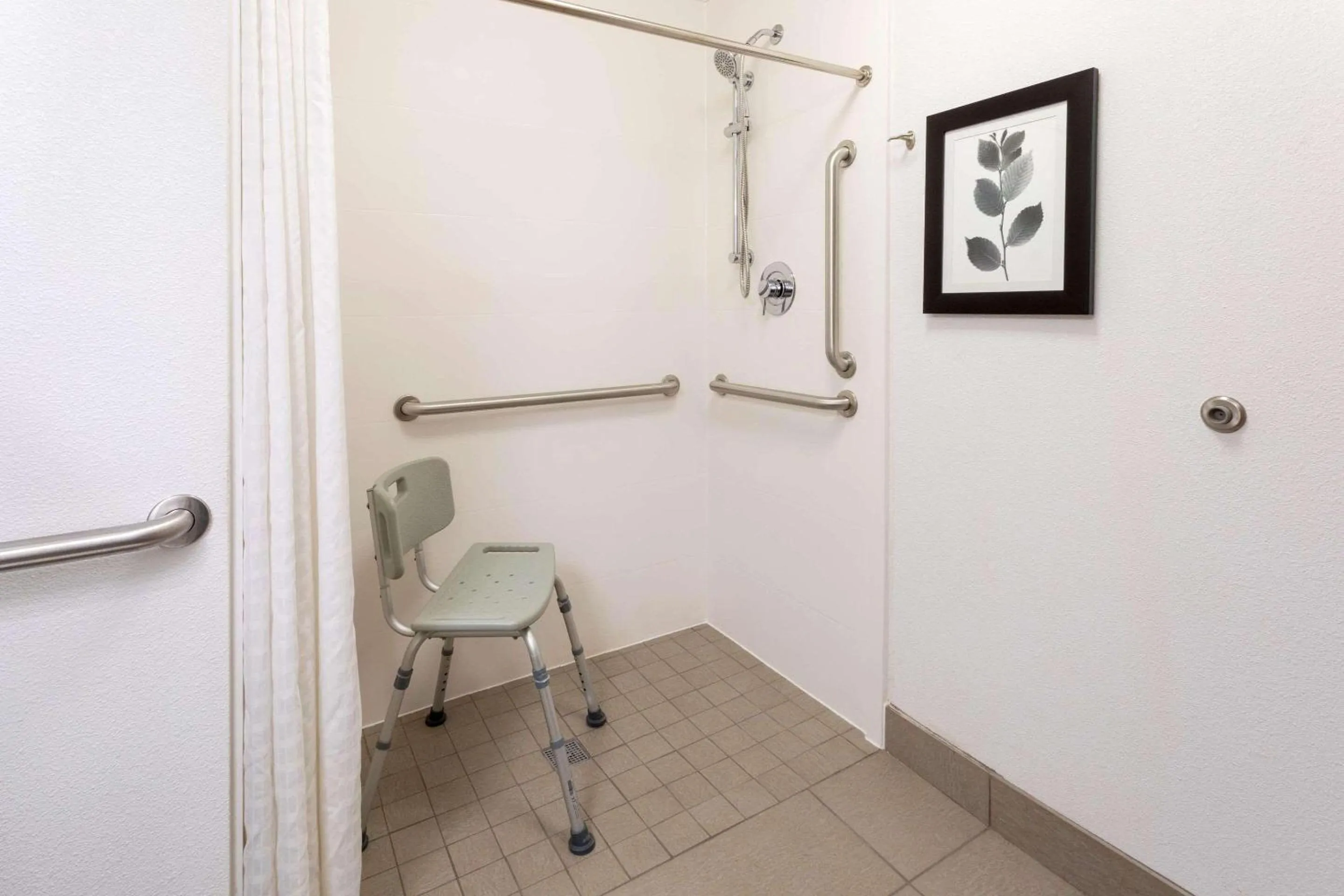 Bedroom in Country Inn & Suites by Radisson, Fargo, ND