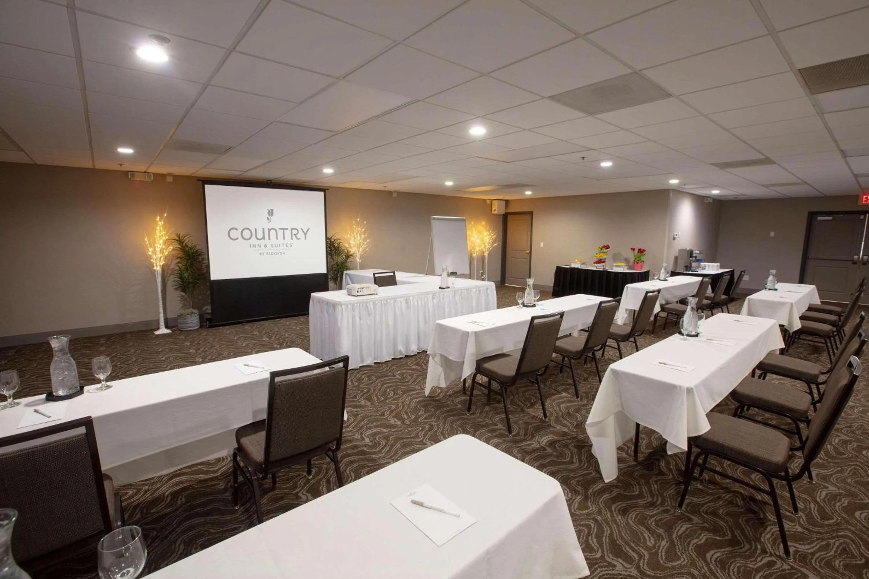 Meeting/conference room in Country Inn & Suites by Radisson, Fargo, ND