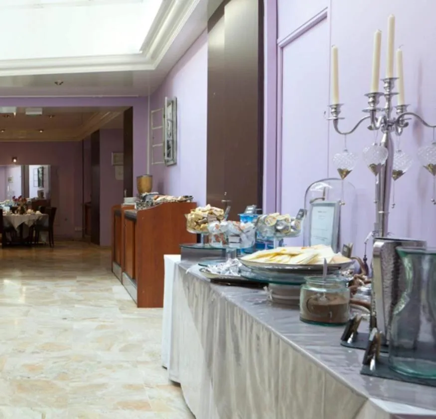 Breakfast in Hôtel Lebron