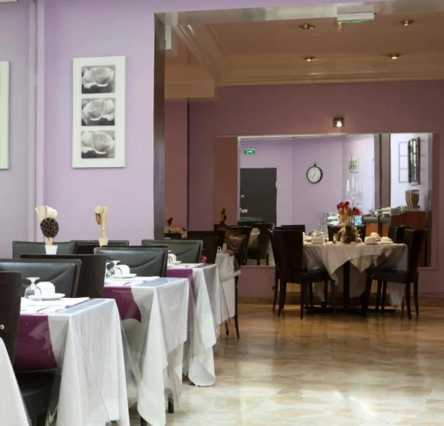 Breakfast in Hôtel Lebron