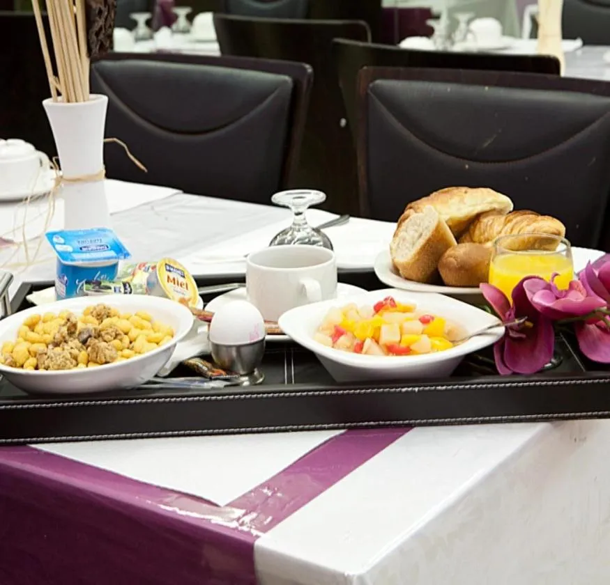 Breakfast in Hôtel Lebron