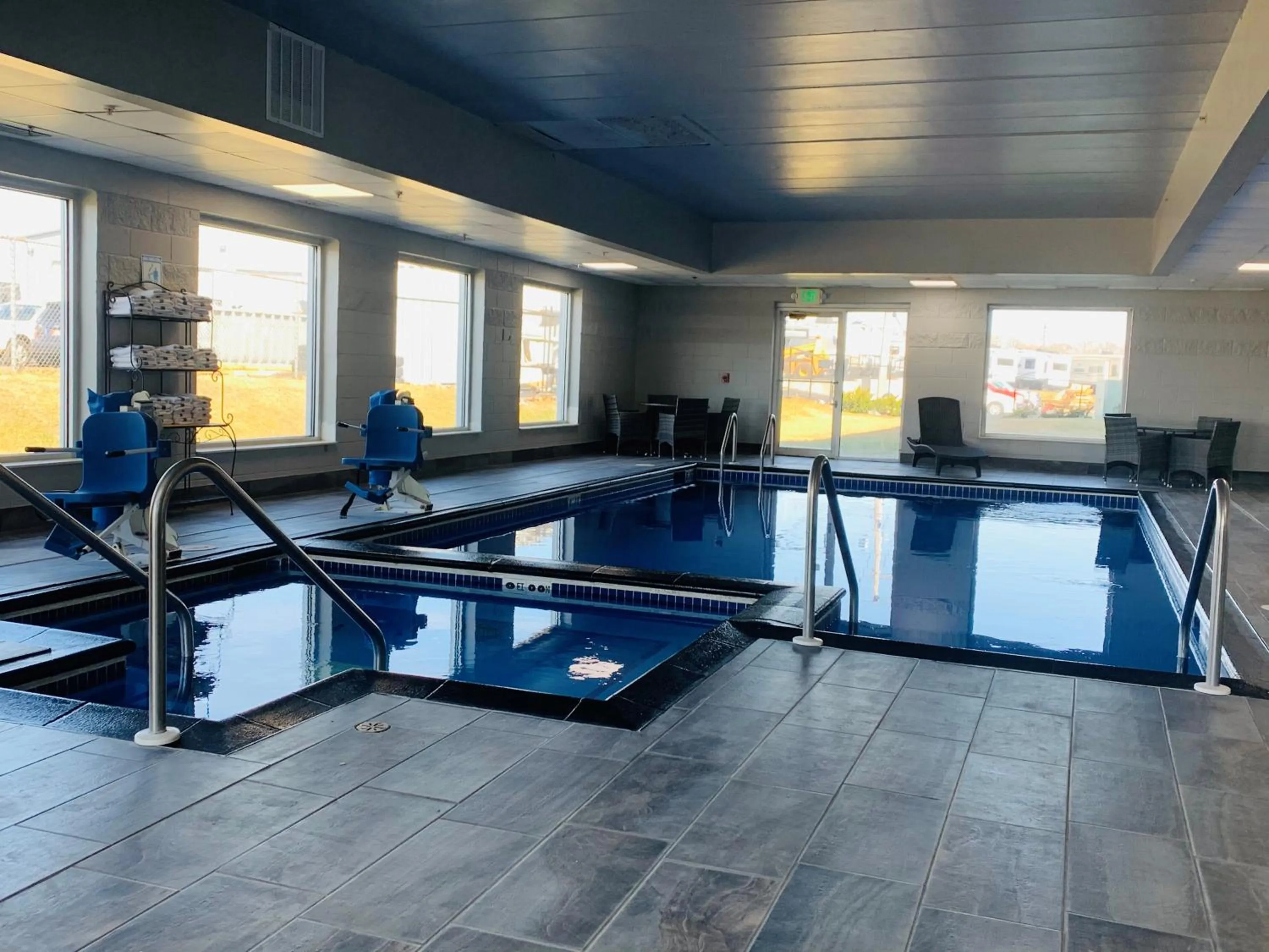 Swimming pool in Wingate by Wyndham Joliet