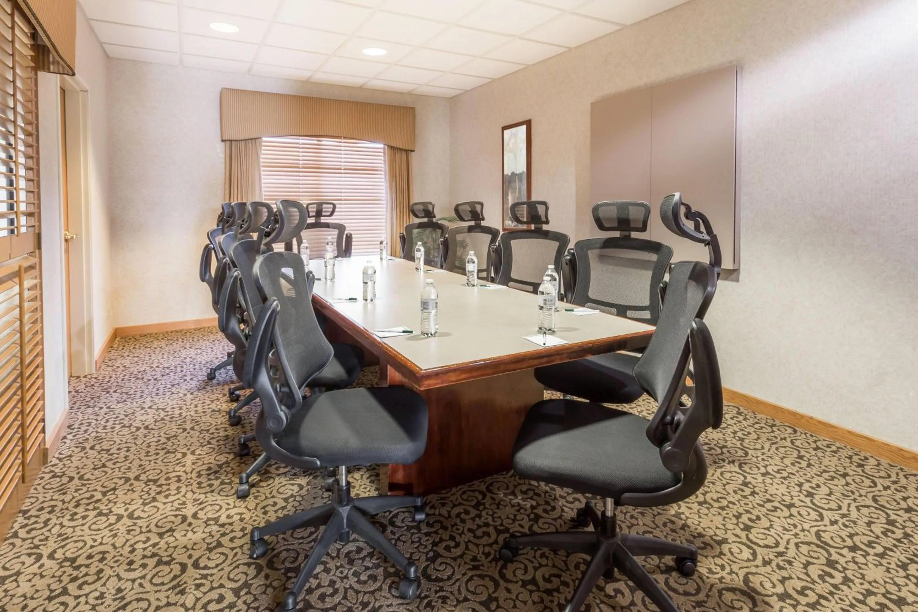 Meeting/conference room in Wingate by Wyndham Joliet