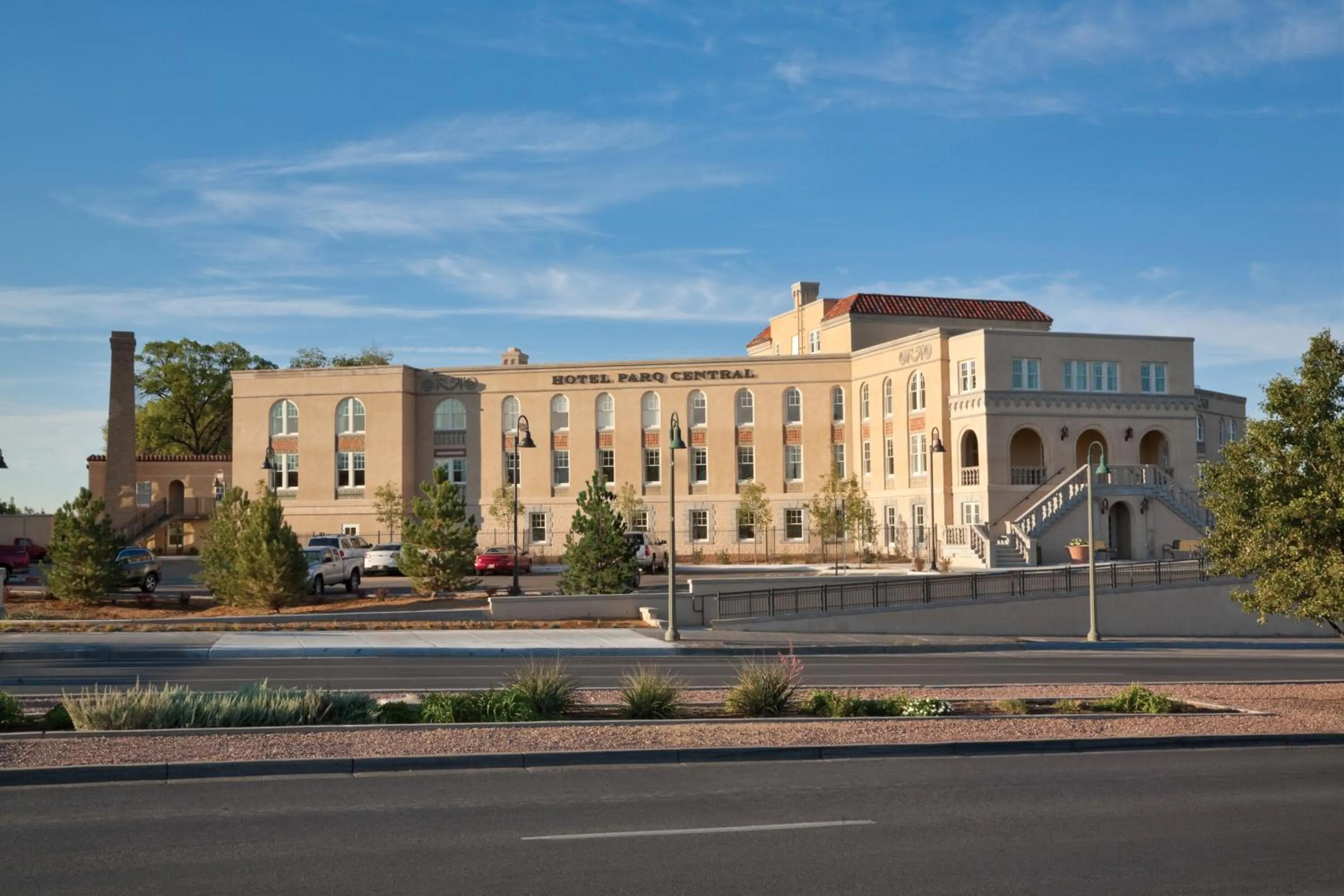 Facade/entrance in Hotel Parq Central Albuquerque
