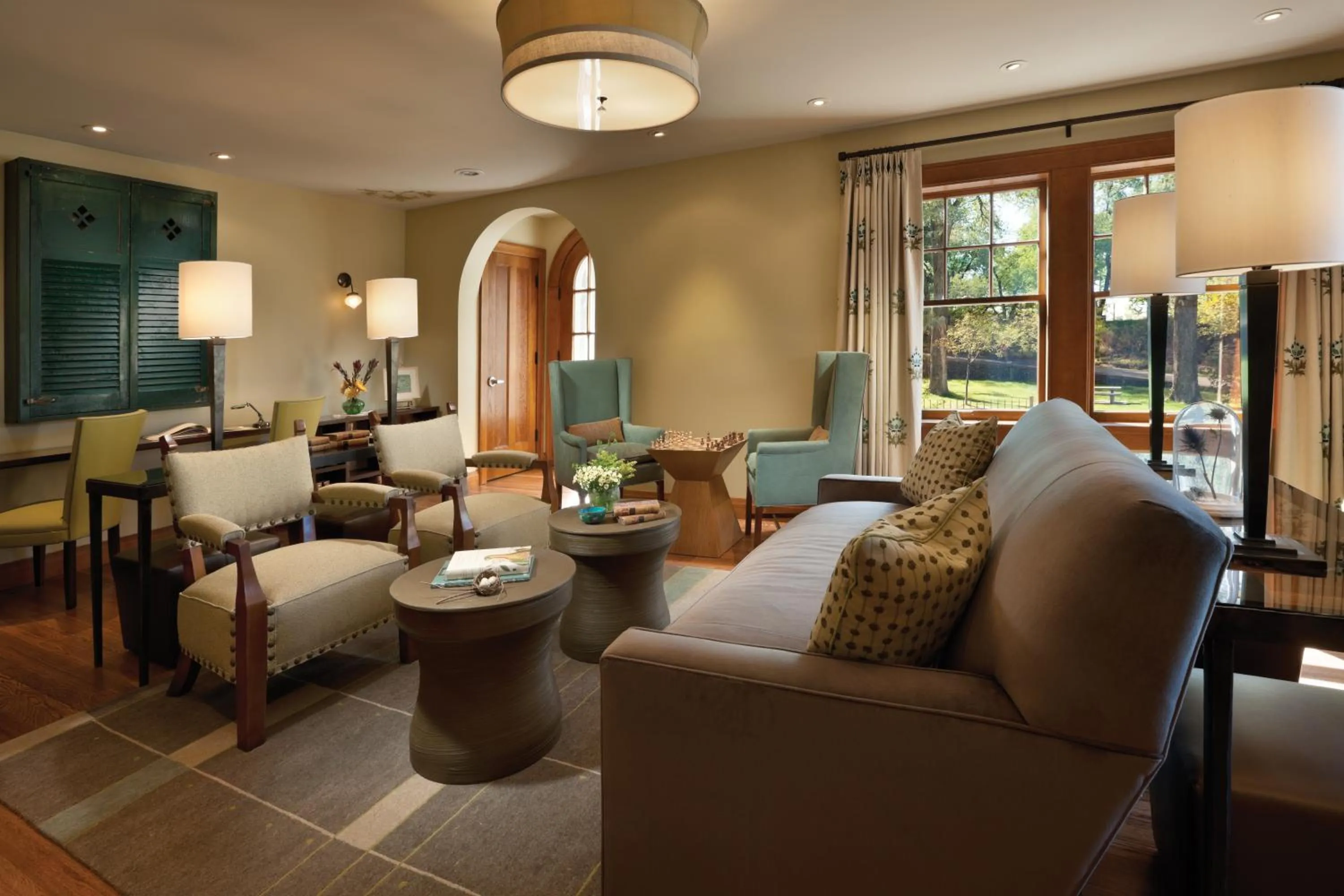 Living room in Hotel Parq Central Albuquerque