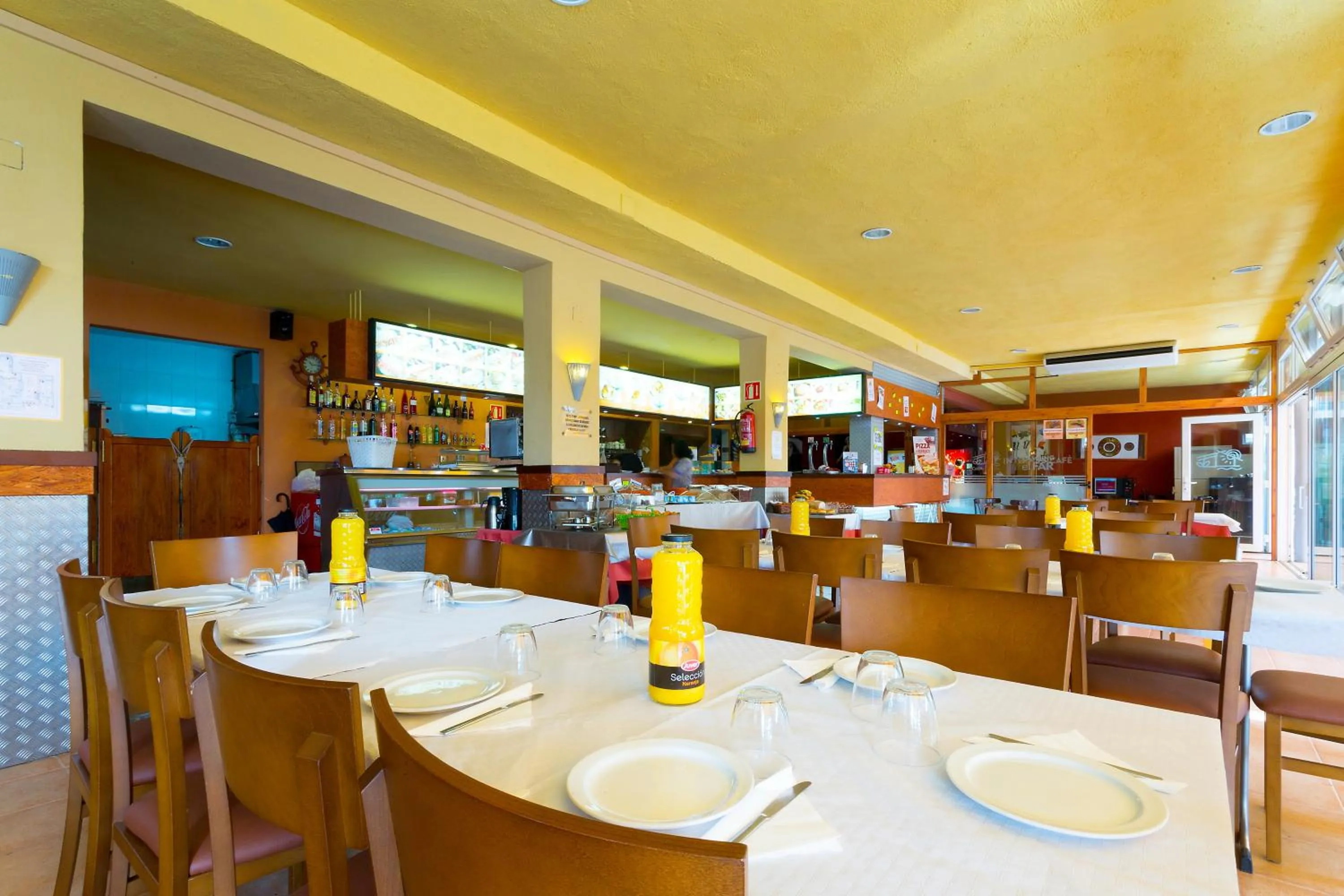 Restaurant/places to eat in Camping Bungalows El Far