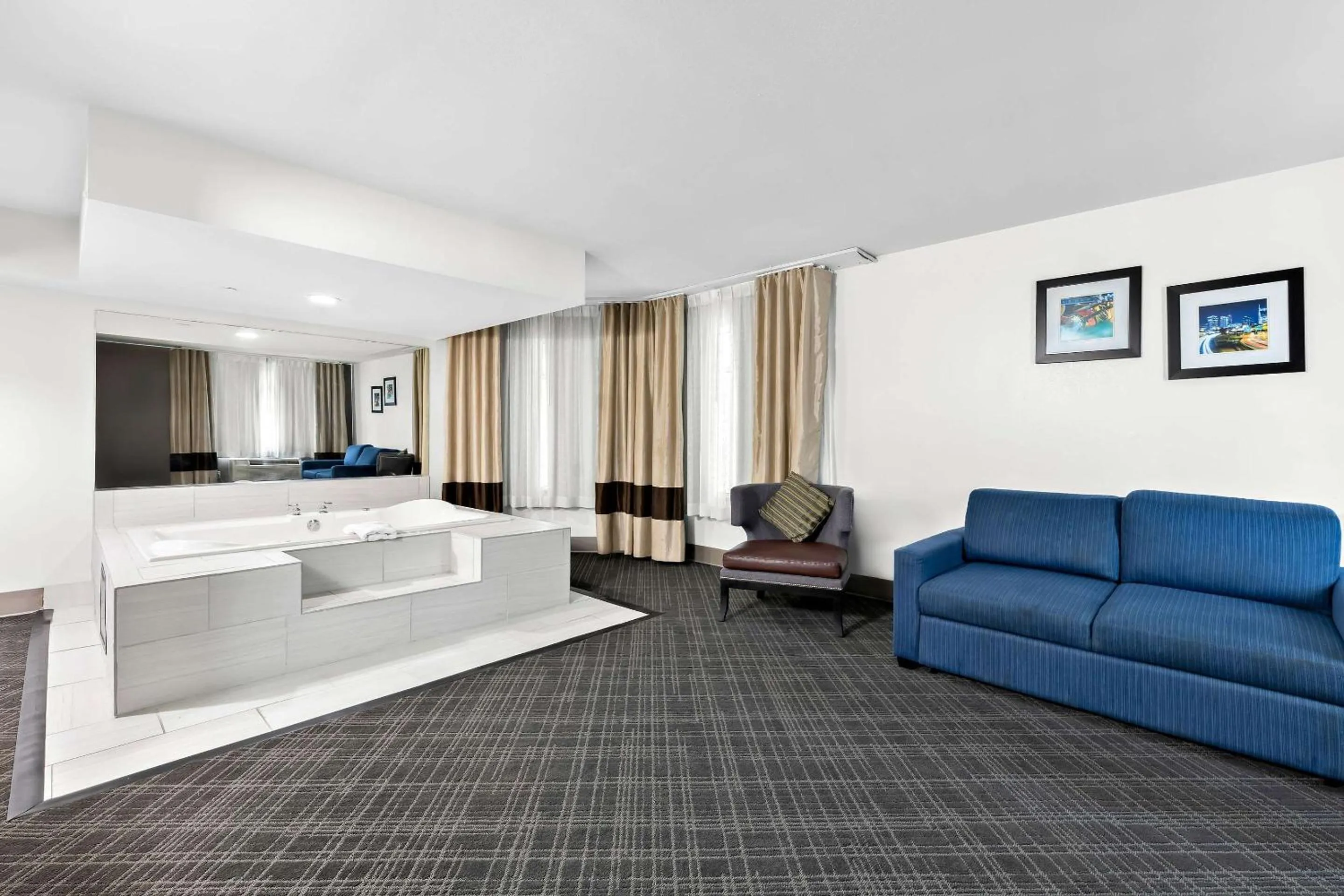 Bedroom in Comfort Inn & Suites Nashville Near Tanger Outlets I-24 Antioch