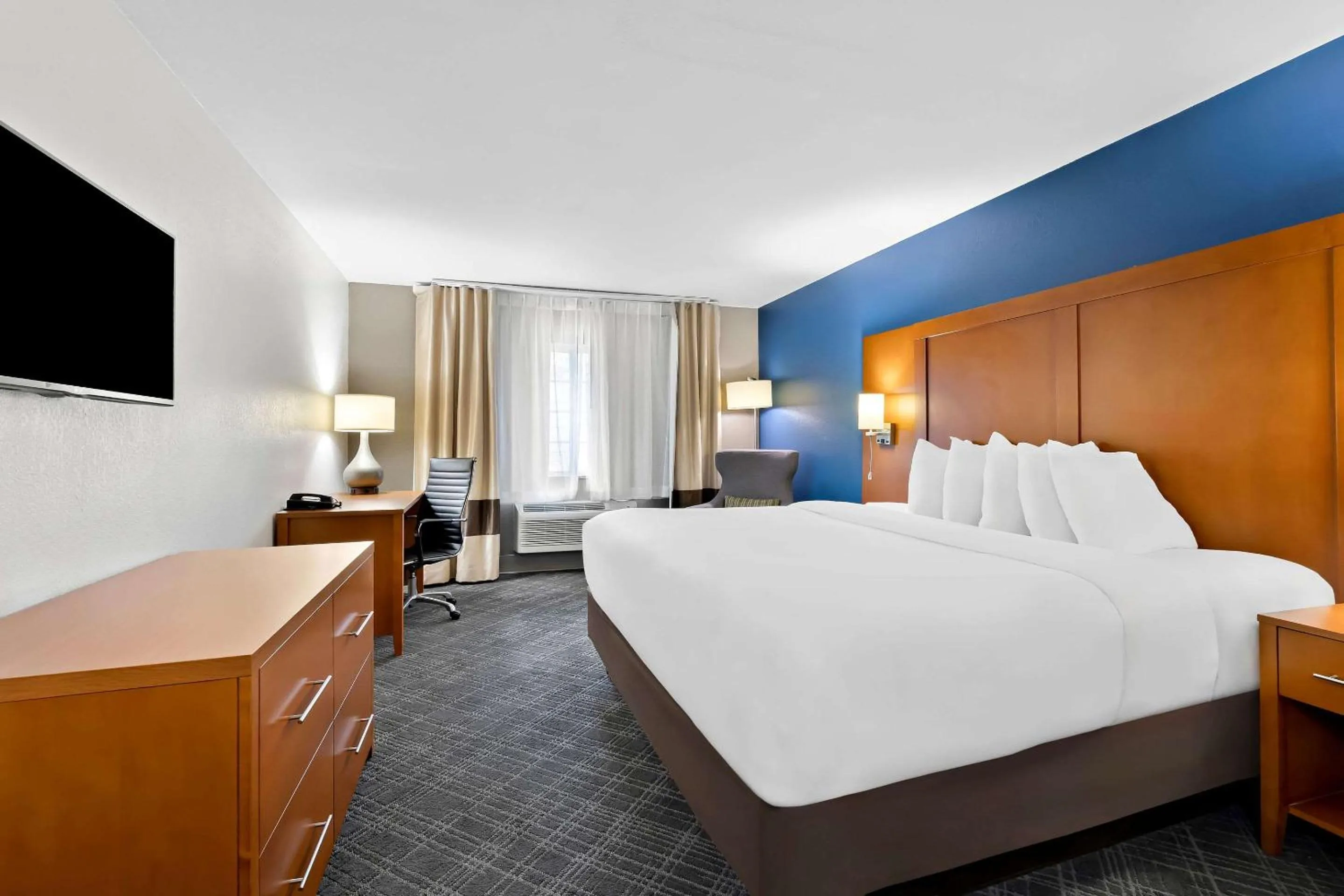 Bedroom, Bed in Comfort Inn & Suites Nashville Near Tanger Outlets I-24 Antioch