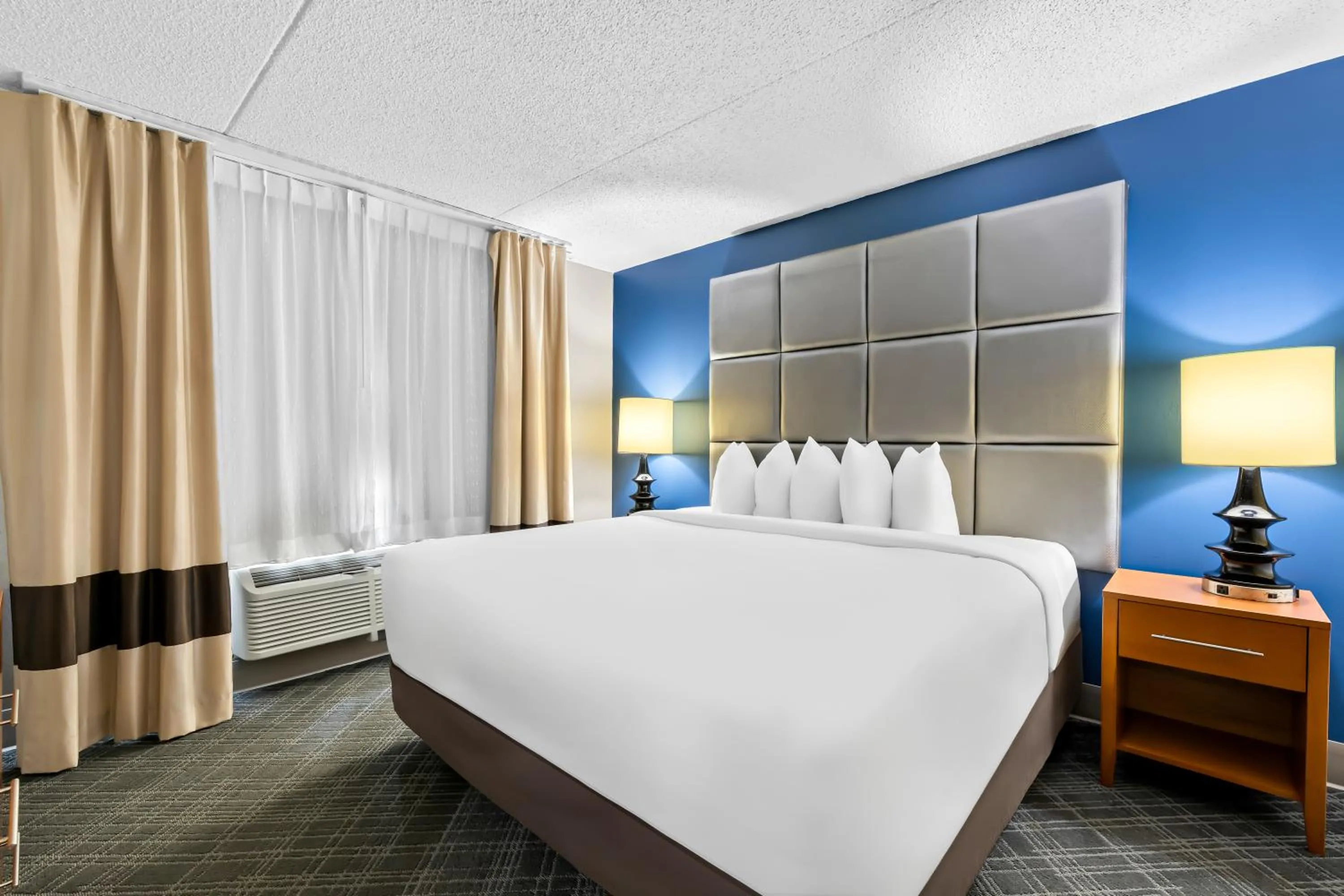 Bed in Comfort Inn & Suites Nashville Near Tanger Outlets I-24 Antioch