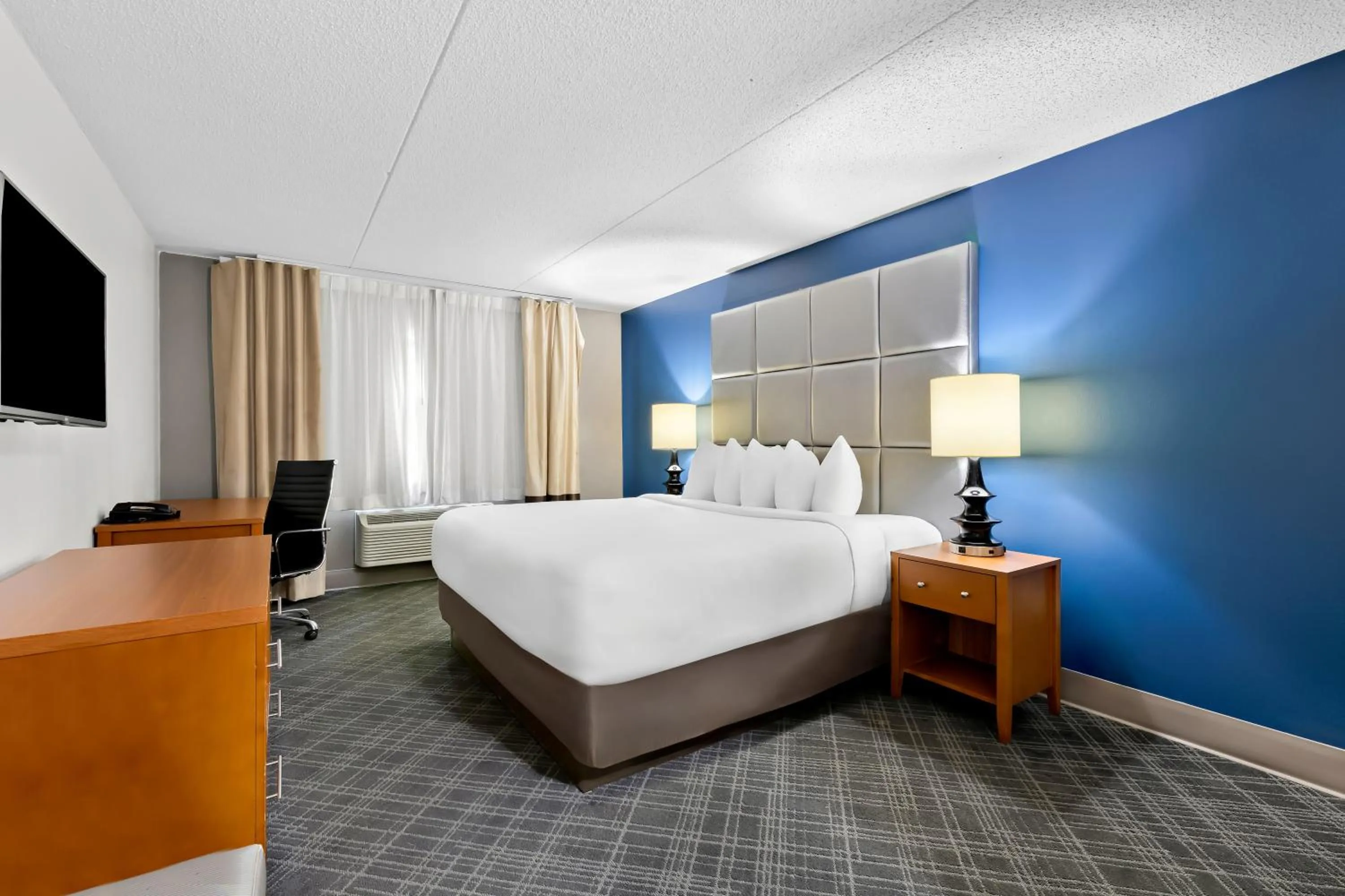 Bed in Comfort Inn & Suites Nashville Near Tanger Outlets I-24 Antioch