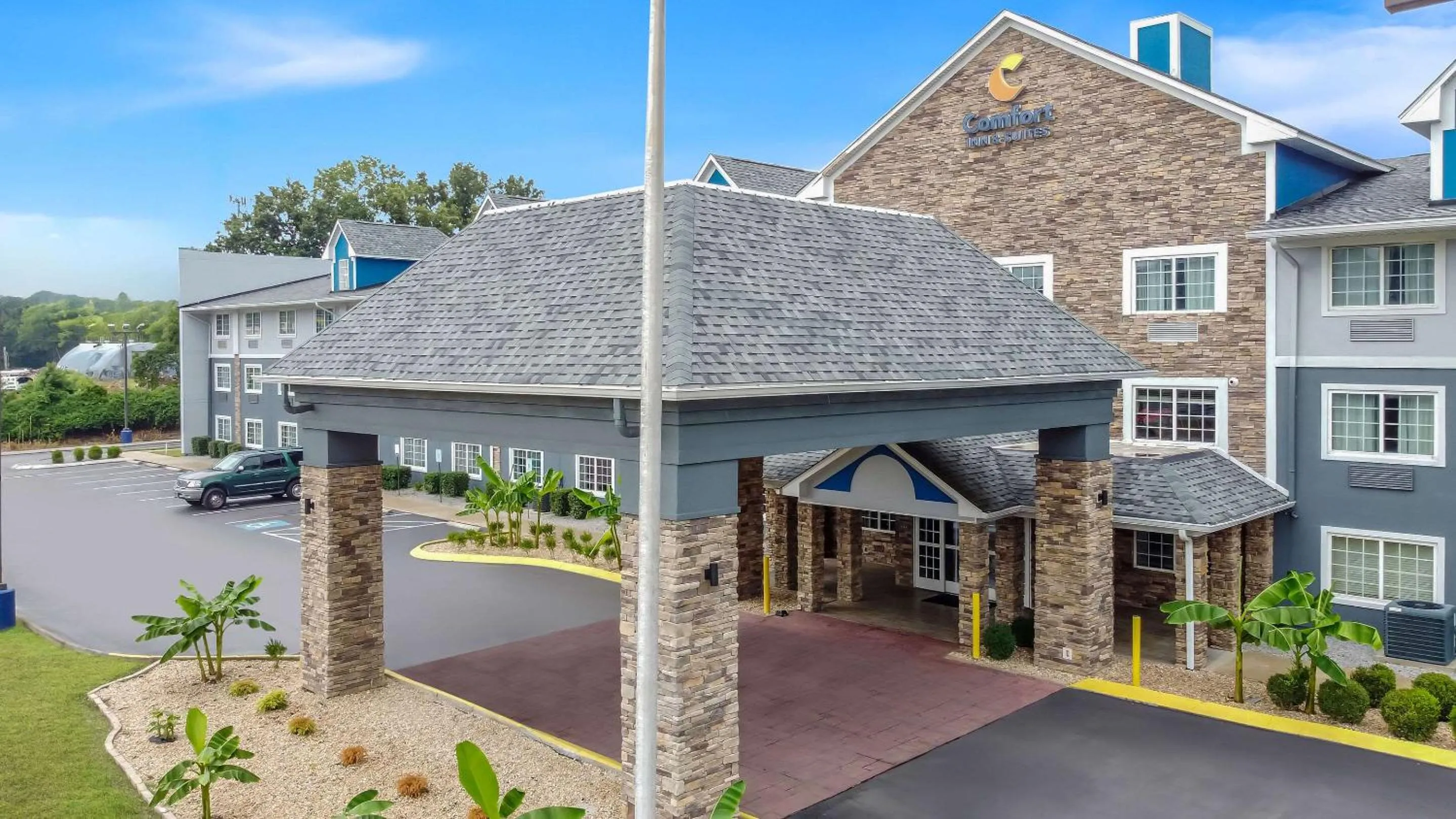 Property building in Comfort Inn & Suites Nashville Near Tanger Outlets I-24 Antioch