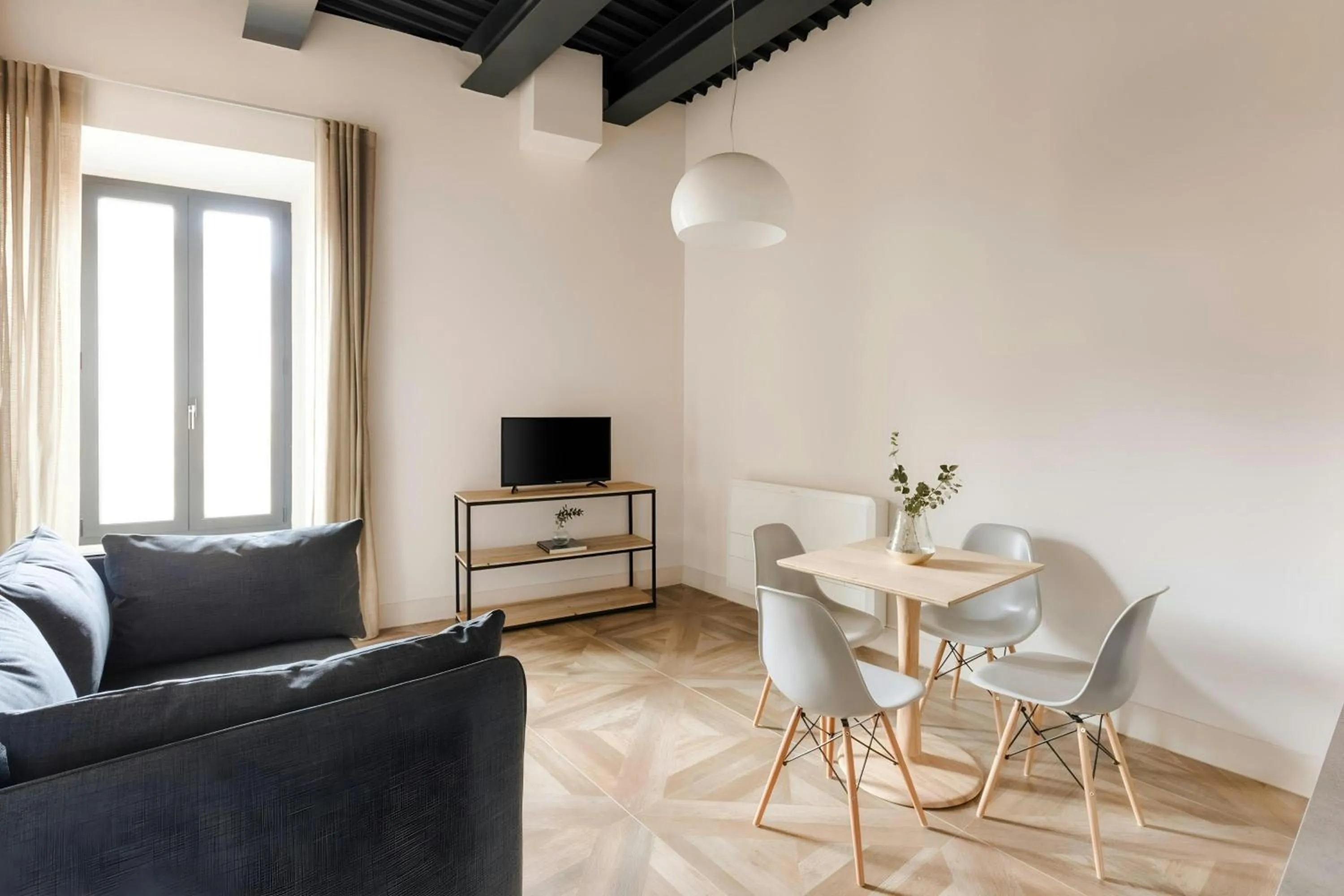 Living room in Piazza Barberini, Sonder Apartment by Marriott Bonvoy
