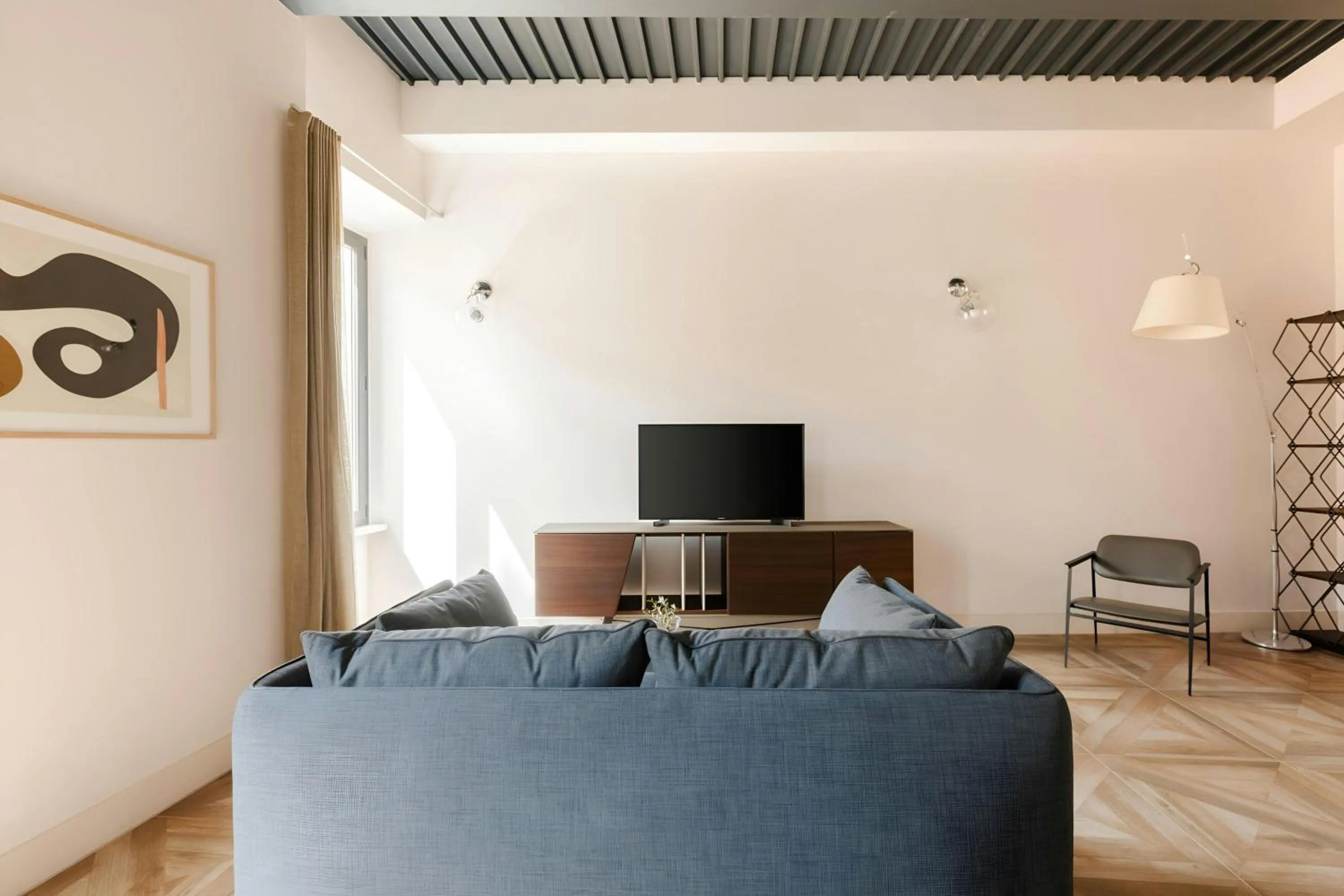 Living room in Piazza Barberini, Sonder Apartment by Marriott Bonvoy