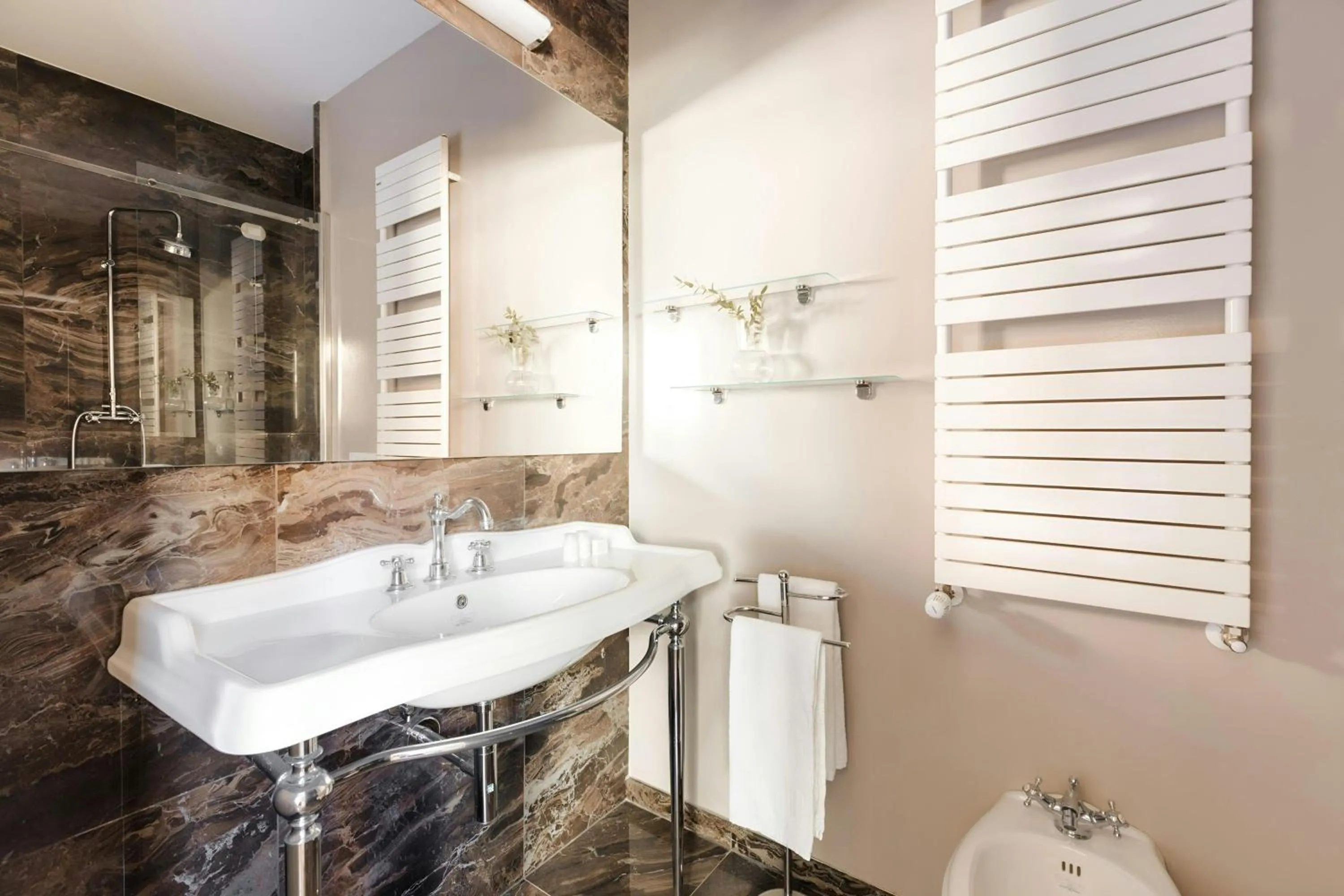 Bathroom in Piazza Barberini, Sonder Apartment by Marriott Bonvoy