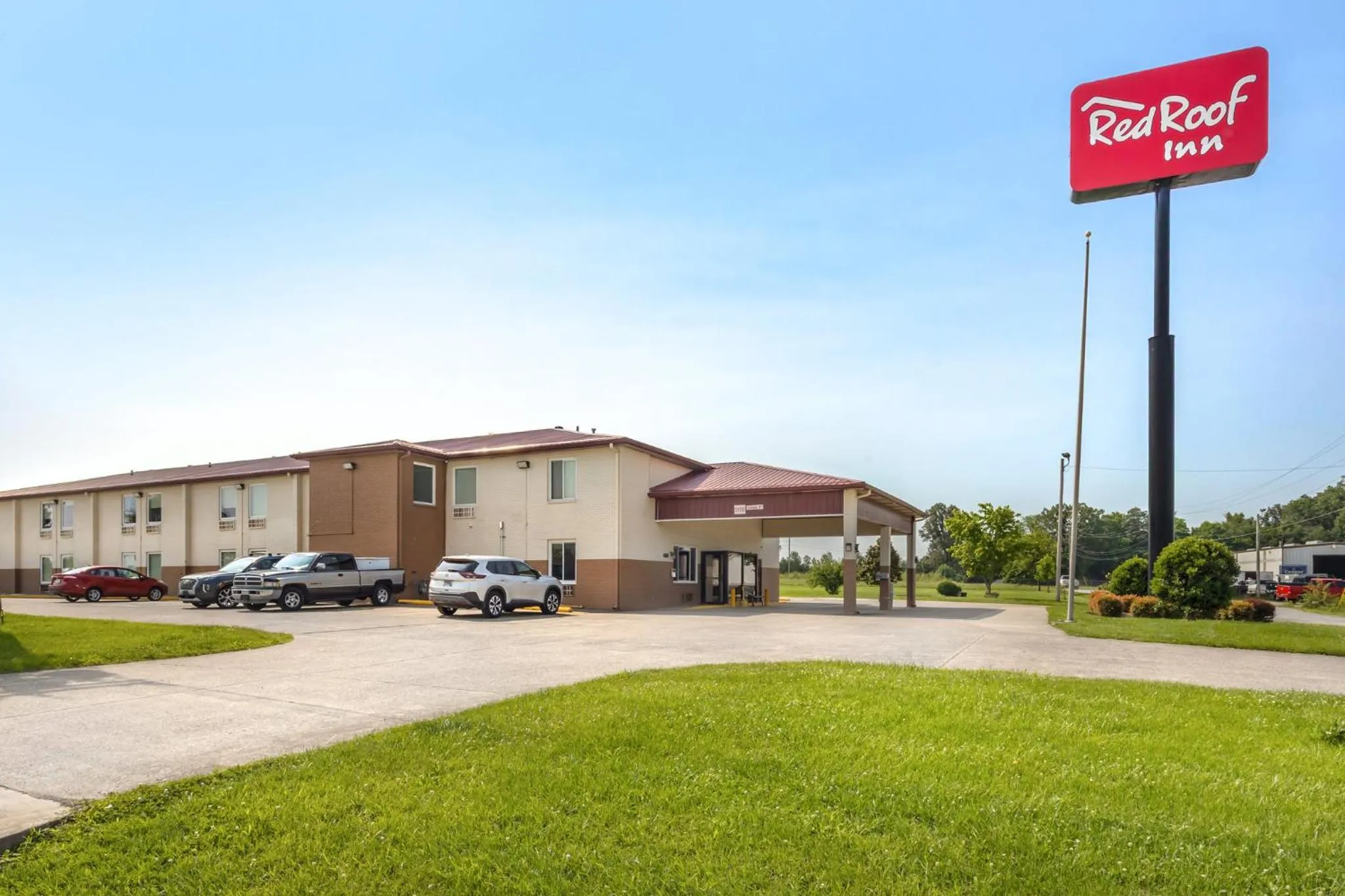 Property building in Red Roof Inn Paducah
