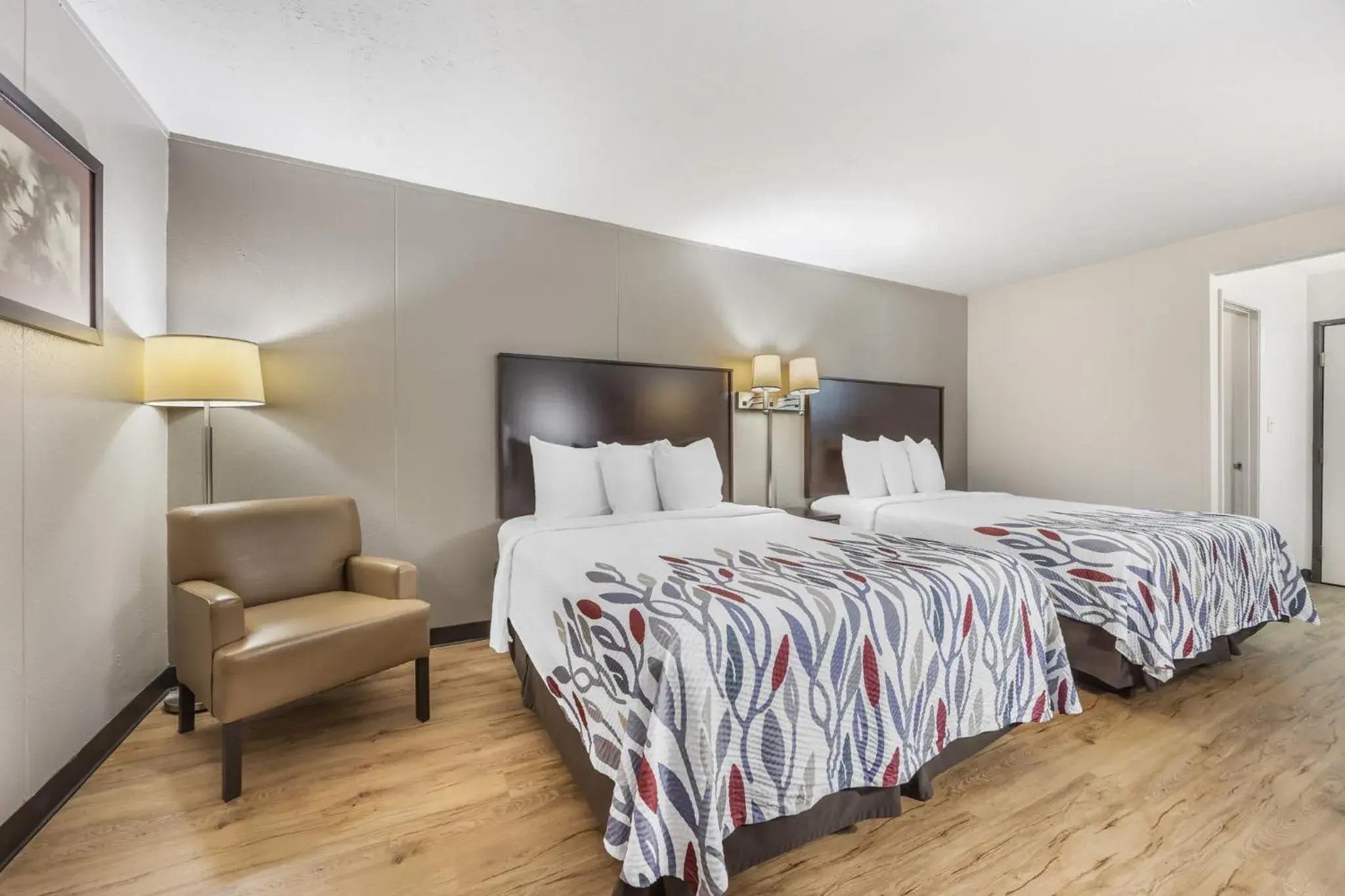 Deluxe Queen Room with Two Queen Beds - Smoke Free in Red Roof Inn Paducah Deluxe Queen Room with Two Queen Beds - Smoke Free in Red Roof Inn Paducah