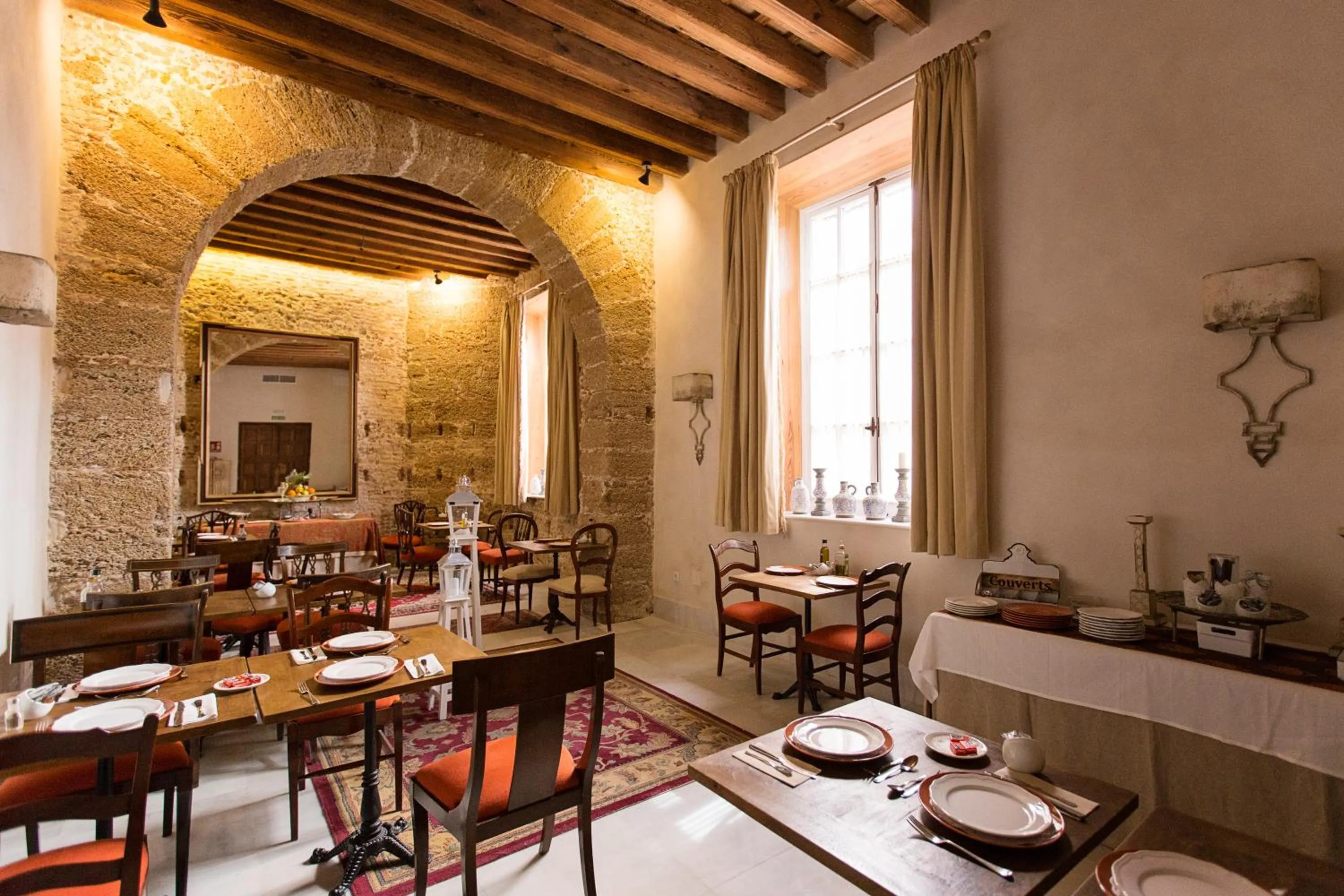 Restaurant/places to eat in Hotel Casa de las Cuatro Torres