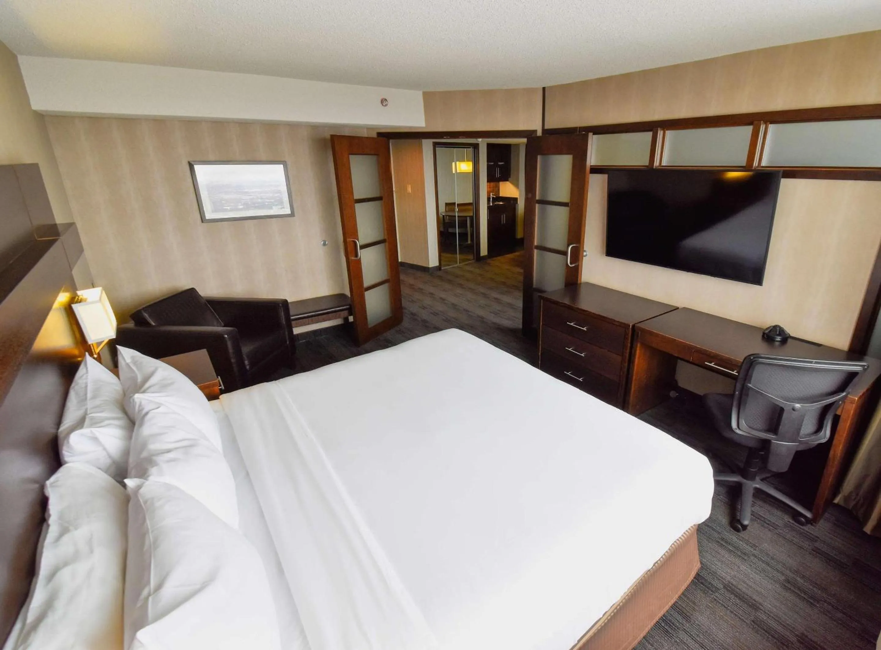 Bedroom, Bed in Radisson Hotel Winnipeg Downtown