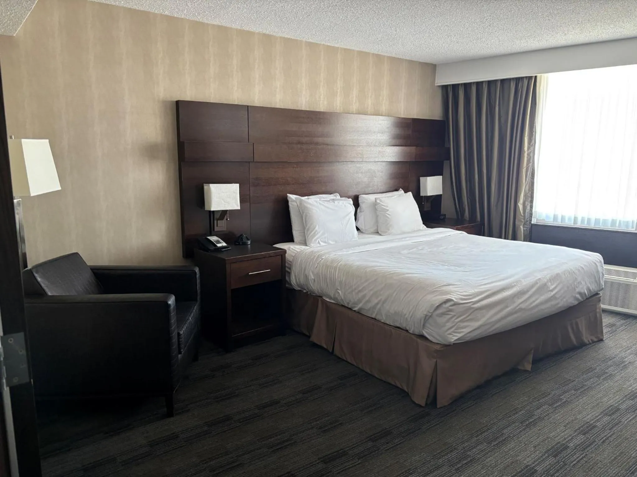 Bedroom, Bed in Radisson Hotel Winnipeg Downtown