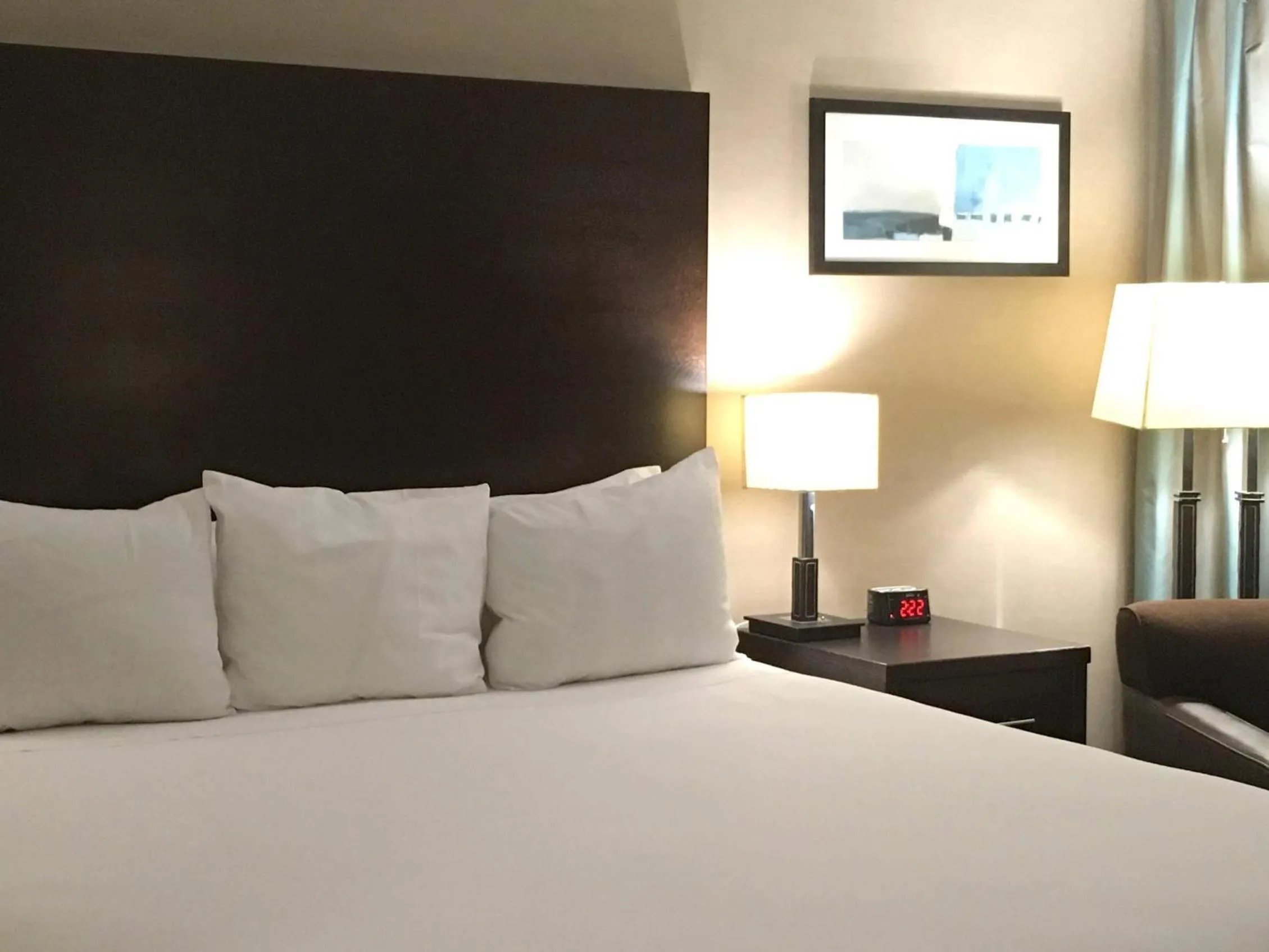 Bedroom, Bed in Radisson Hotel Winnipeg Downtown
