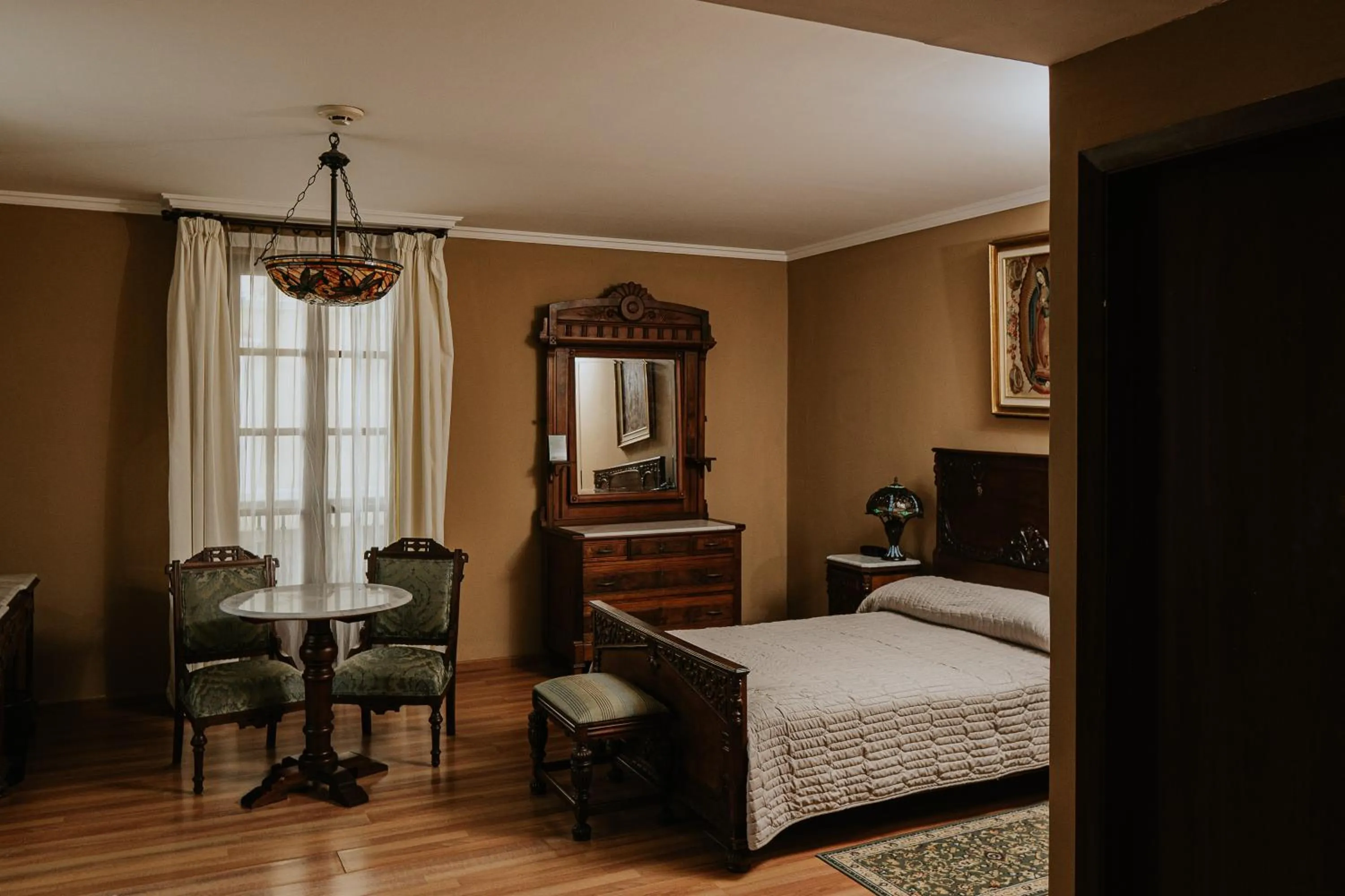 Photo of the whole room, Bed in Gran Hotel Diligencias