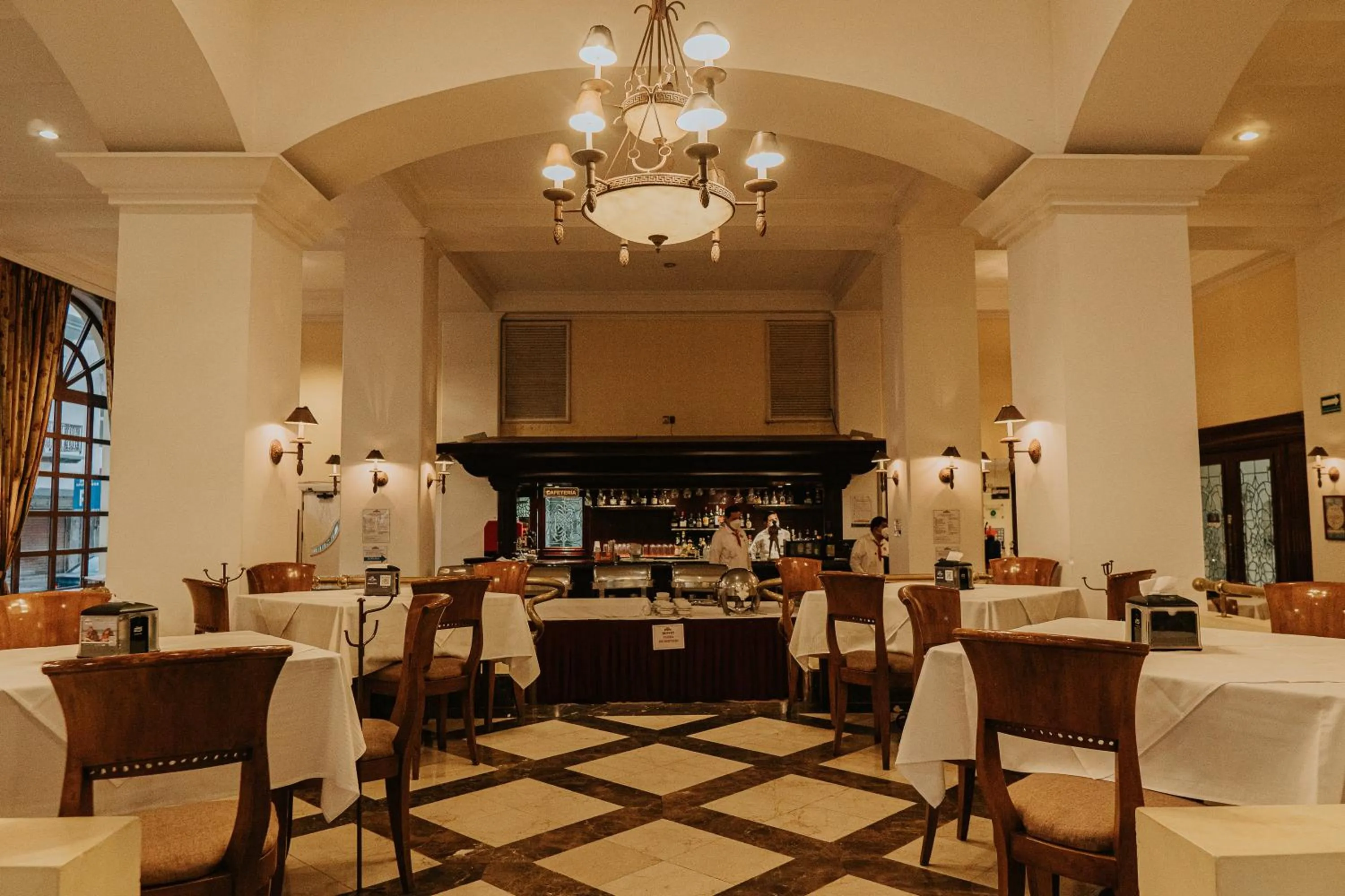 Restaurant/places to eat in Gran Hotel Diligencias