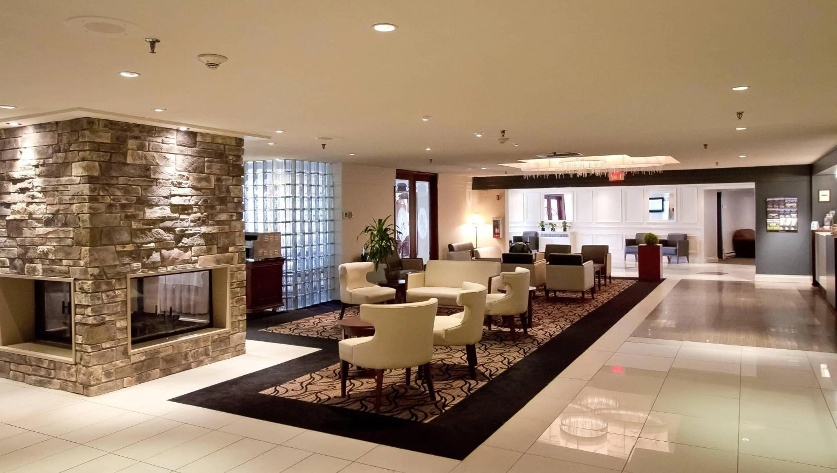 Lobby or reception in Manoir Des Sables, an Ascend Collection Hotel