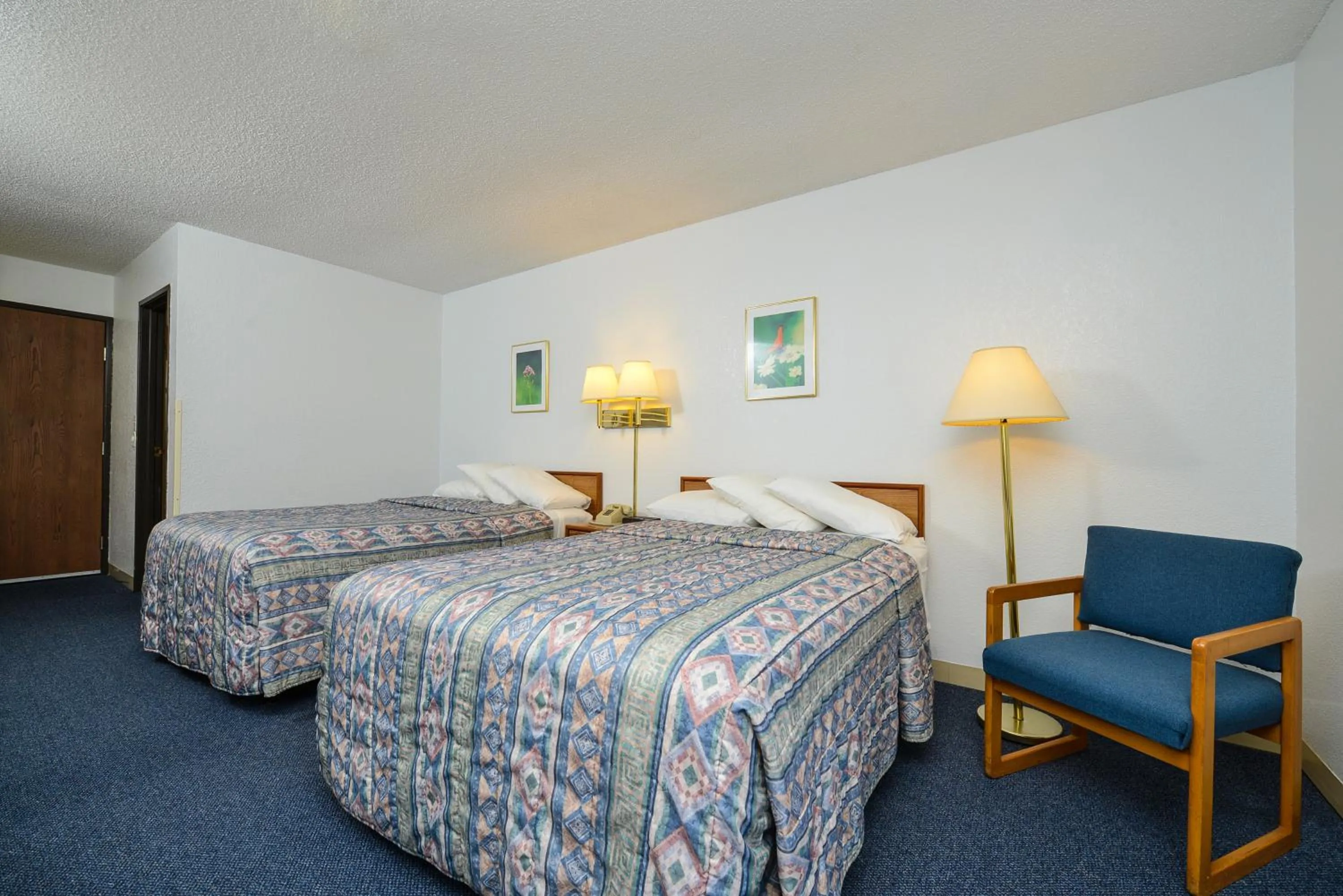 Bed in Americas Best Value Inn Wisconsin Rapids