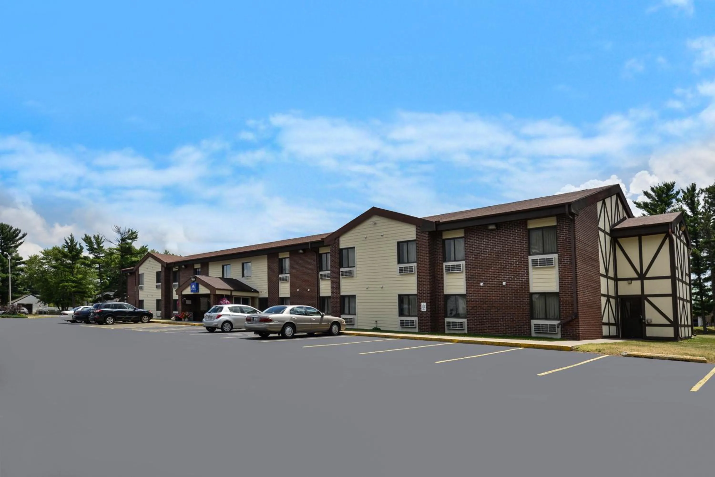 Facade/entrance, Property Building in Americas Best Value Inn Wisconsin Rapids