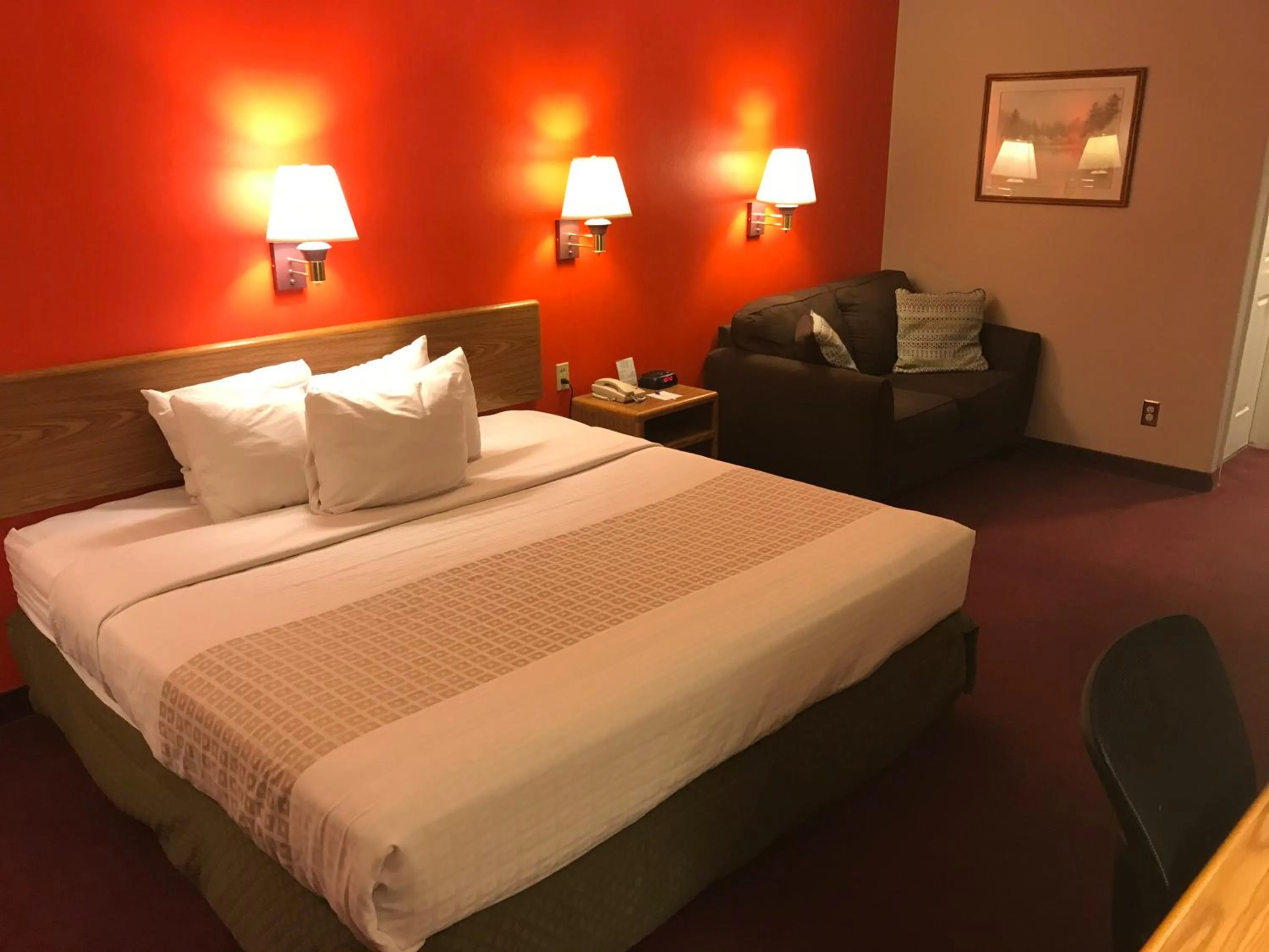 Bedroom, Bed in Americas Best Value Inn Cedar City