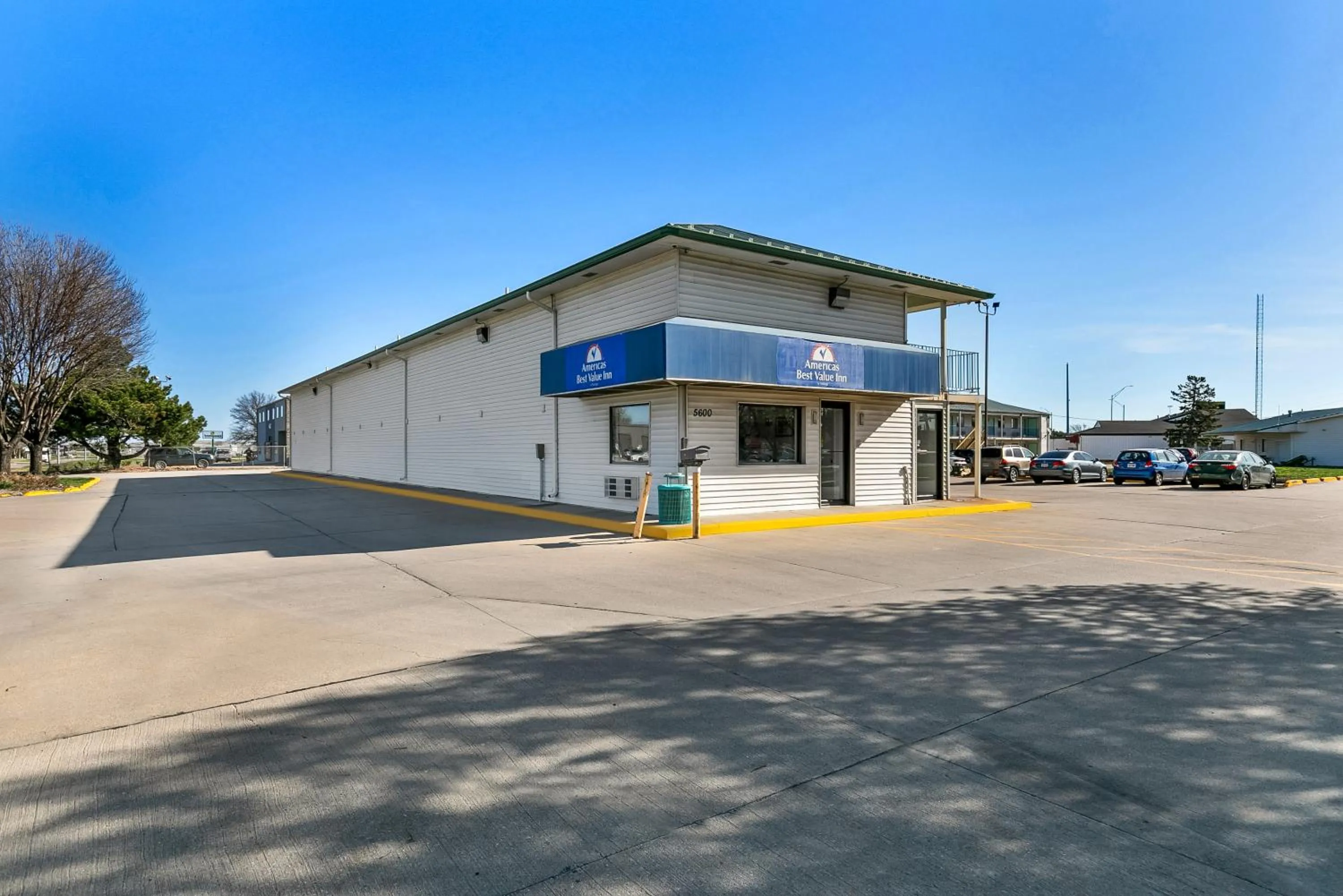 Property building in Americas Best Value Inn - Lincoln