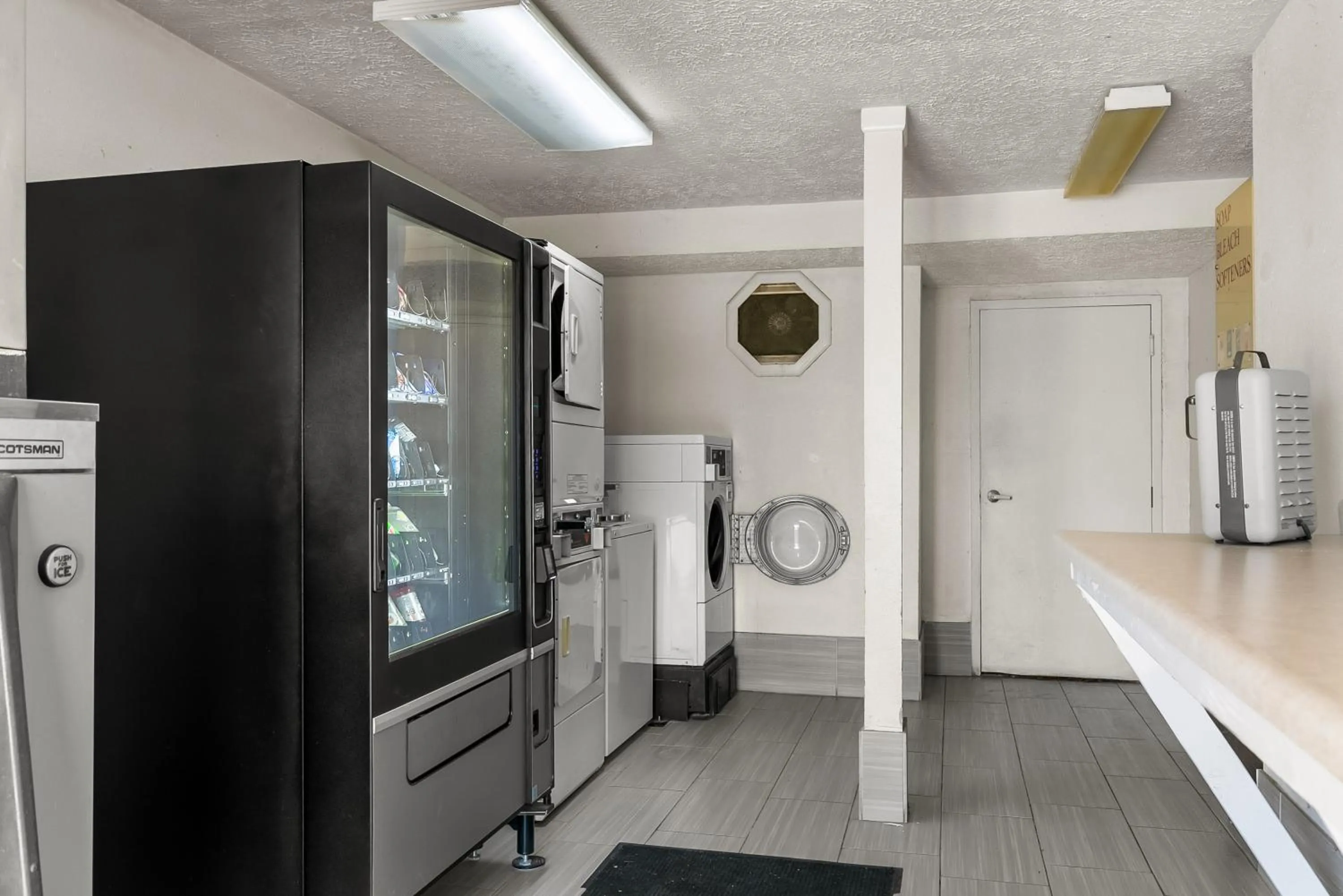 vending machine in Americas Best Value Inn - Lincoln