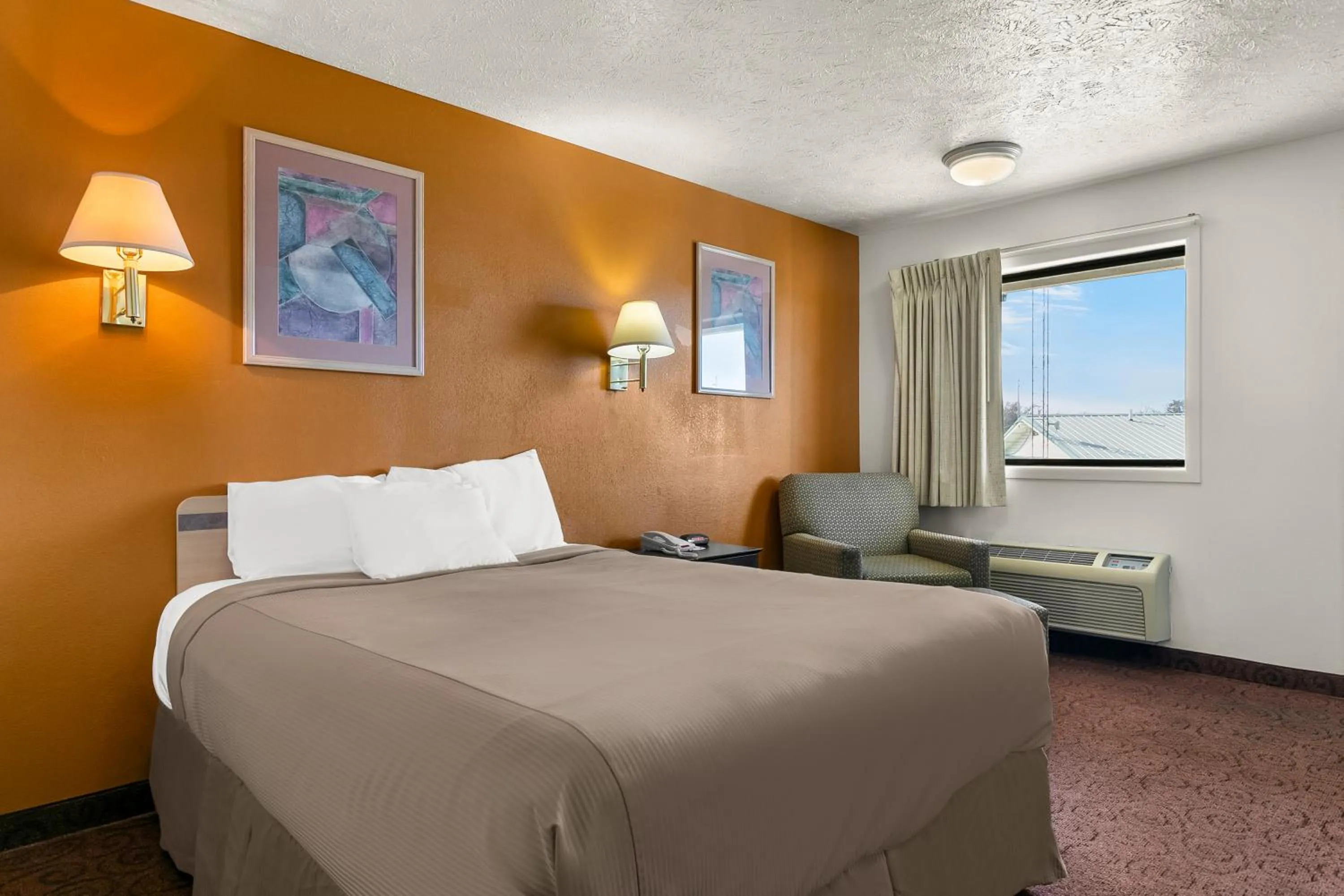 Bed in Americas Best Value Inn - Lincoln