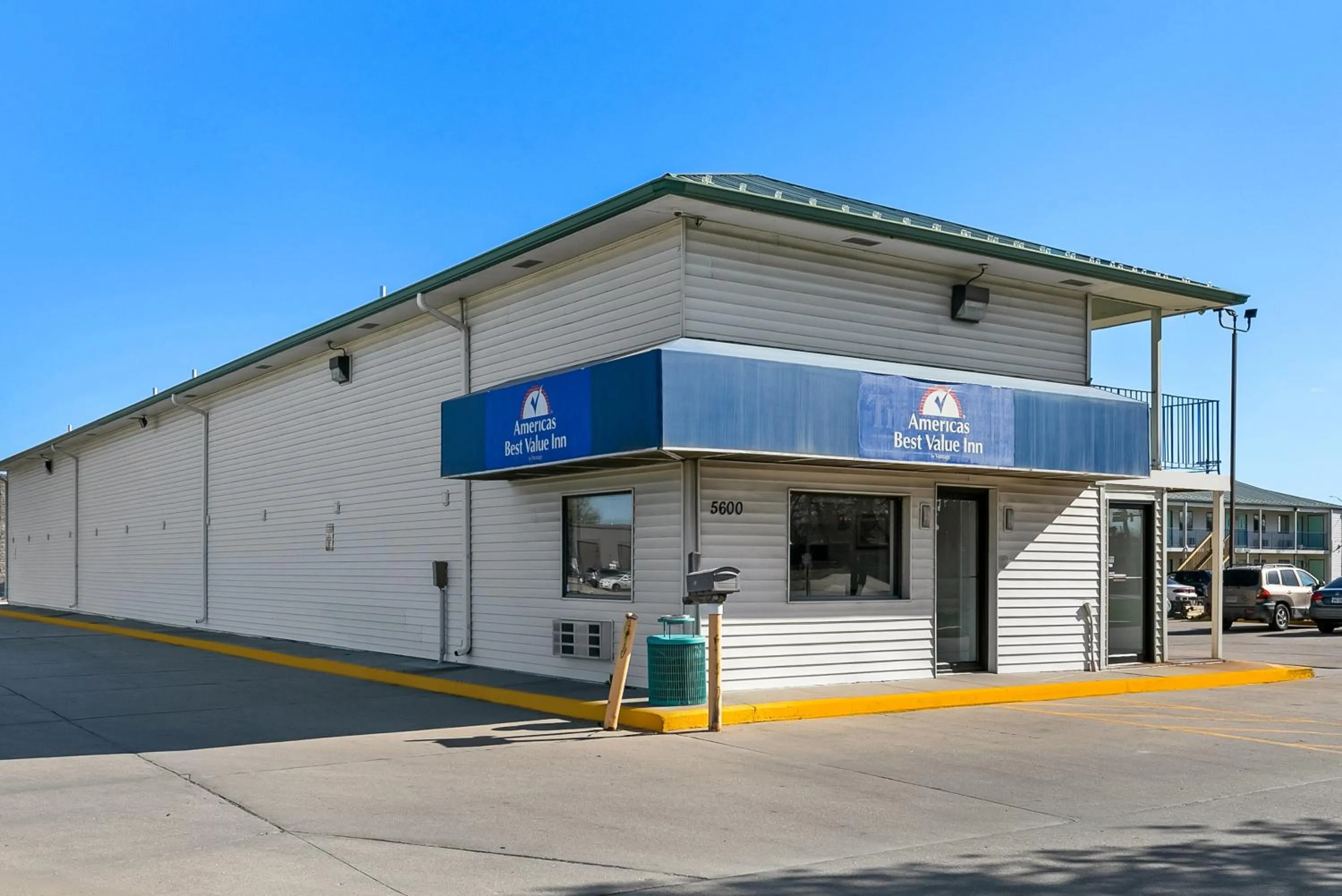 Property building in Americas Best Value Inn - Lincoln